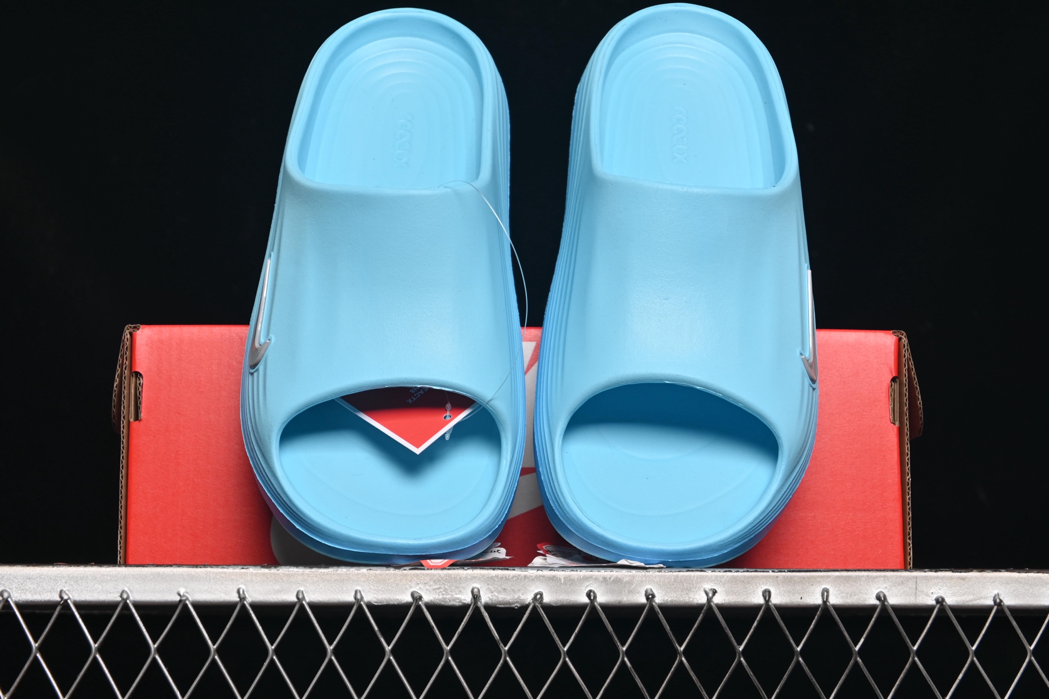 💰140纯原
 Nike ReactX Rejuven8 Slide 耐克夏日穿搭凉鞋 HV4479-400
#采用质感柔软且出众回弹的 ReactX泡绵，缔造非凡舒适的日常穿着体验，助你保持活力。
尺码：40 41 42 43 44 45 AJC3