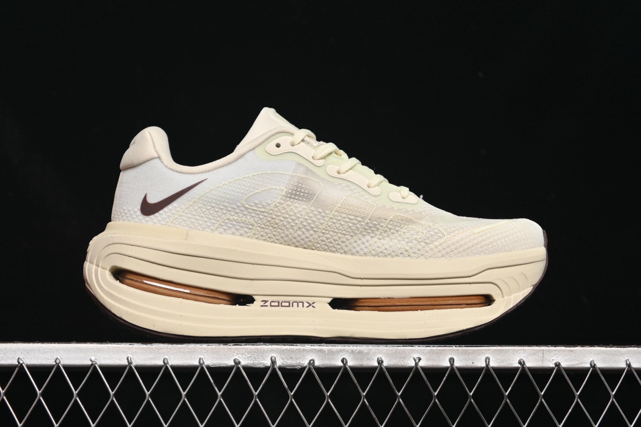 💰280纯原
 Nike Air Zoom Vomero Premium 耐克网面厚底气垫跑鞋 HQ2050-700
尺码：36 36.5 37.5 38 38.5 39 40 40.5 41 42 42.5 43 44 44.5 45 C.D4