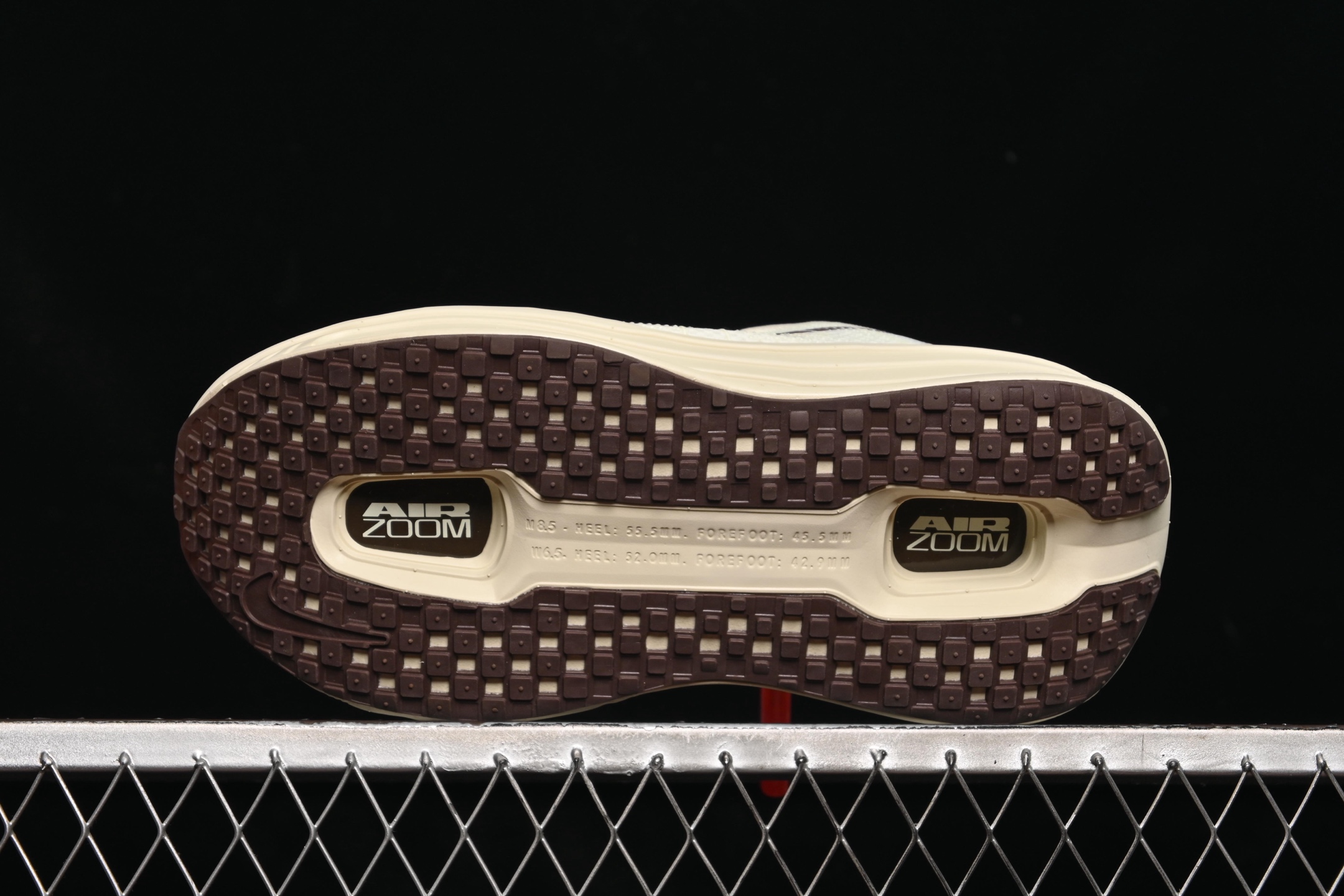 💰280纯原
 Nike Air Zoom Vomero Premium 耐克网面厚底气垫跑鞋 HQ2050-700
尺码：36 36.5 37.5 38 38.5 39 40 40.5 41 42 42.5 43 44 44.5 45 C.D4