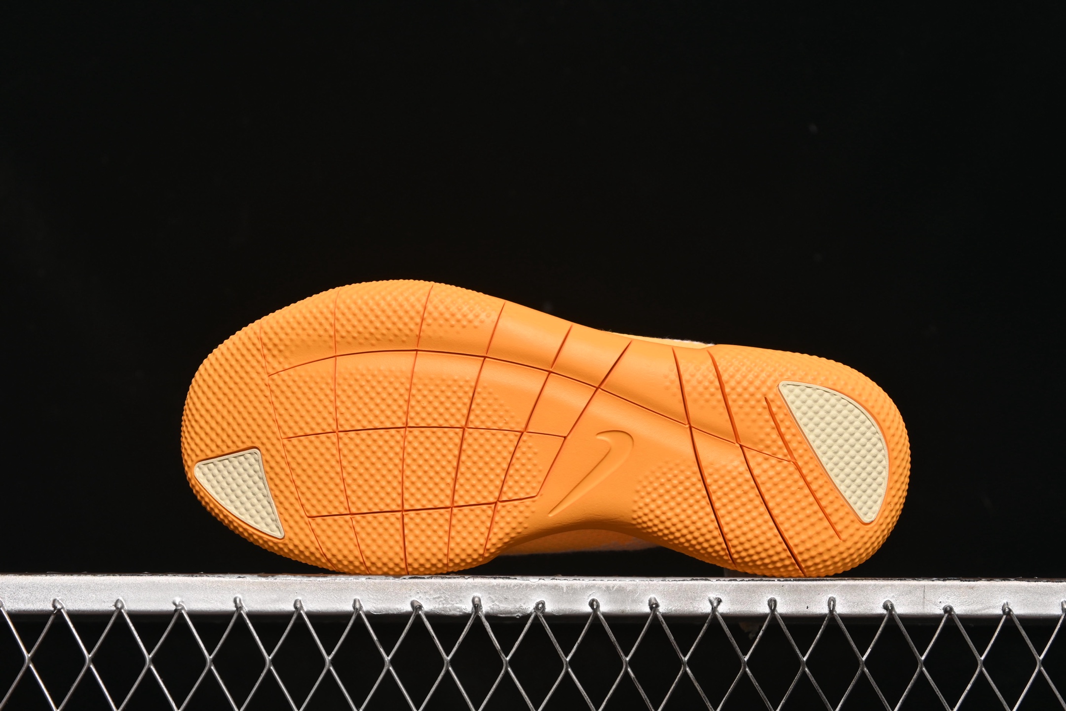 💰180纯原
Nike Free 2025 耐克新款飞织面透气缓震运动跑鞋 HF1078-800
#飞织鞋面提供出色的弹性和支撑力鞋底融入凹槽设计,塑就柔韧灵活性,令运动自由无拘加厚泡绵中底,柔韧灵活,出色缓震
尺码:36 36.5 37.5 38 38.5 39 40 40.5 41 42 42.5 43 44 44.5 45 G.C3