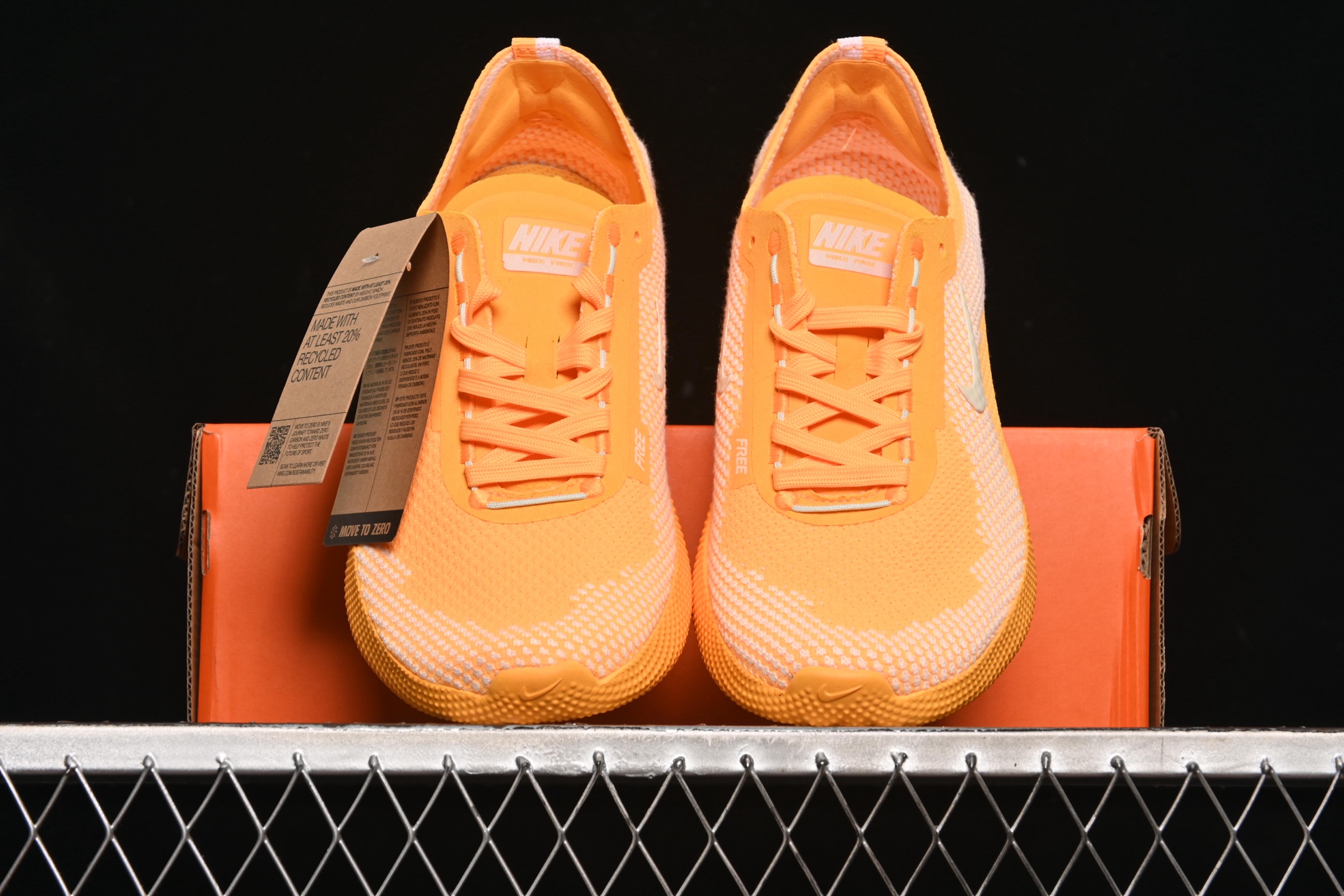 💰180纯原
Nike Free 2025 耐克新款飞织面透气缓震运动跑鞋 HF1078-800
#飞织鞋面提供出色的弹性和支撑力鞋底融入凹槽设计,塑就柔韧灵活性,令运动自由无拘加厚泡绵中底,柔韧灵活,出色缓震
尺码:36 36.5 37.5 38 38.5 39 40 40.5 41 42 42.5 43 44 44.5 45 G.C3