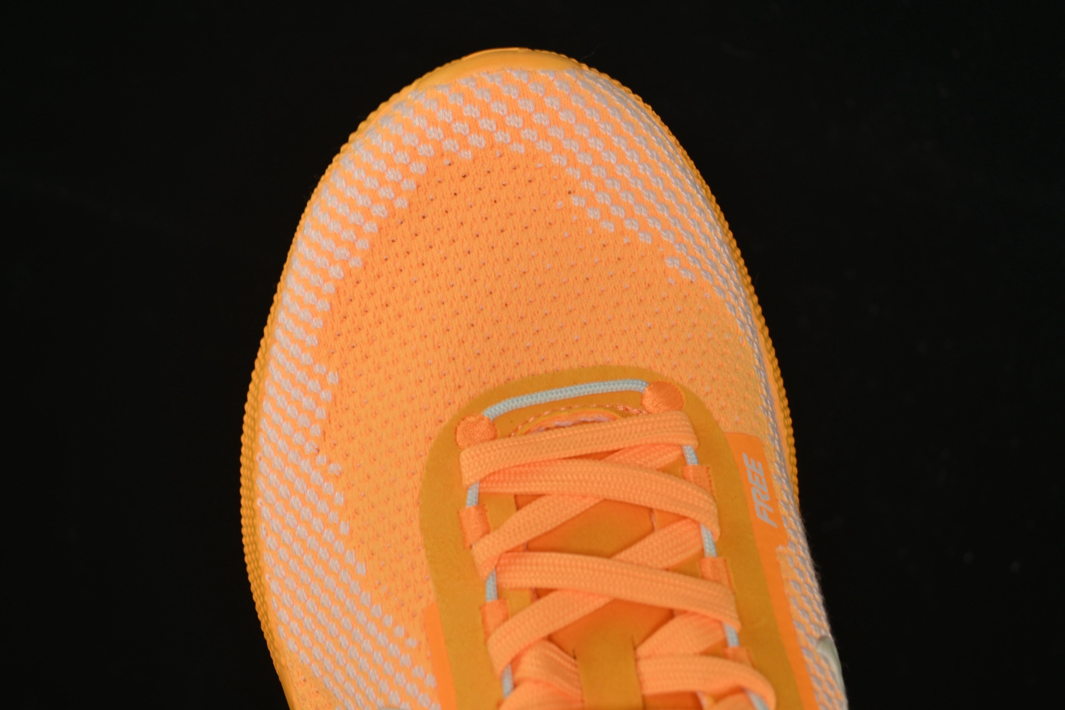 💰180纯原
Nike Free 2025 耐克新款飞织面透气缓震运动跑鞋 HF1078-800
#飞织鞋面提供出色的弹性和支撑力鞋底融入凹槽设计,塑就柔韧灵活性,令运动自由无拘加厚泡绵中底,柔韧灵活,出色缓震
尺码:36 36.5 37.5 38 38.5 39 40 40.5 41 42 42.5 43 44 44.5 45 G.C3