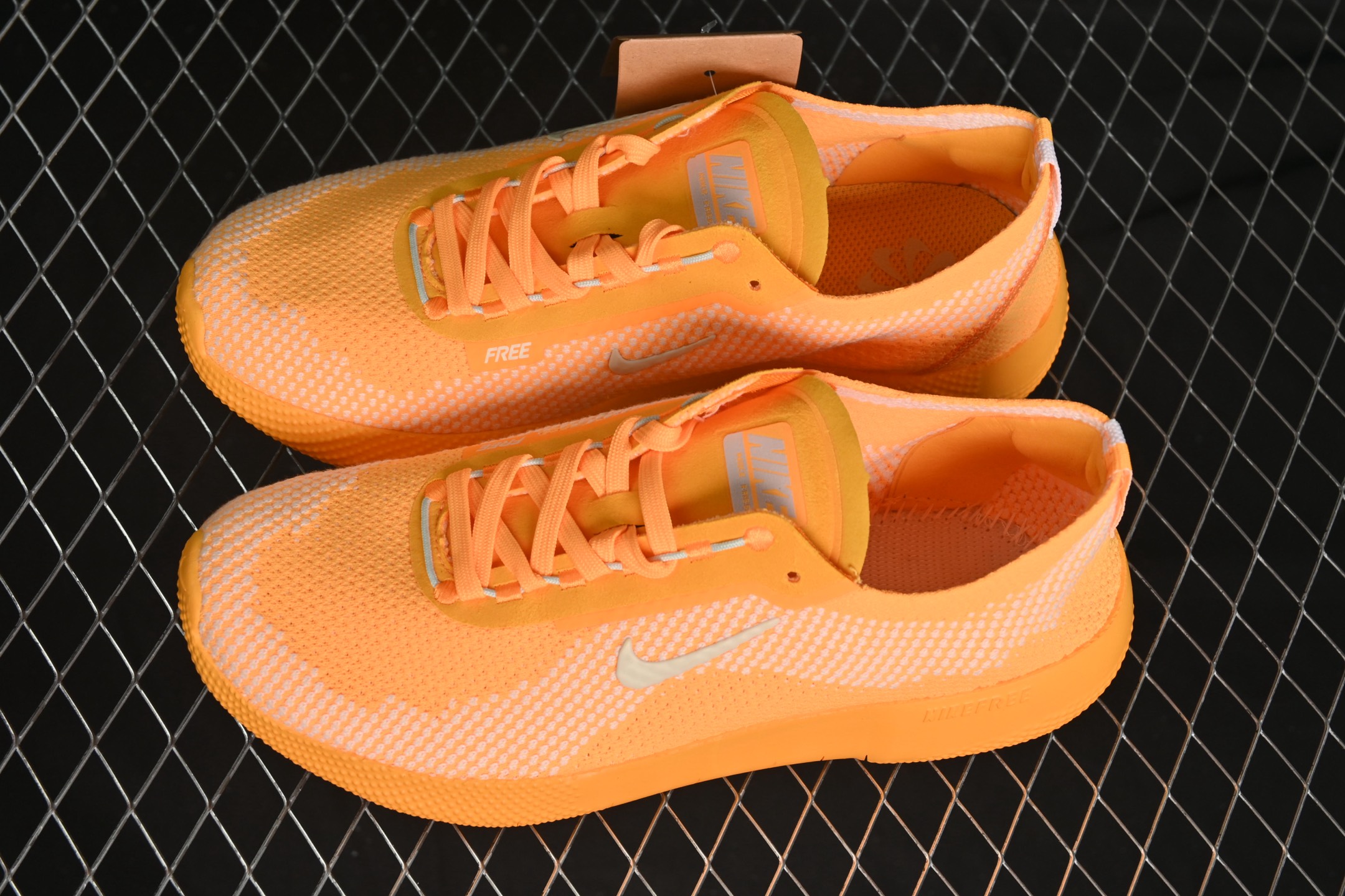 💰180纯原
Nike Free 2025 耐克新款飞织面透气缓震运动跑鞋 HF1078-800
#飞织鞋面提供出色的弹性和支撑力鞋底融入凹槽设计,塑就柔韧灵活性,令运动自由无拘加厚泡绵中底,柔韧灵活,出色缓震
尺码:36 36.5 37.5 38 38.5 39 40 40.5 41 42 42.5 43 44 44.5 45 G.C3