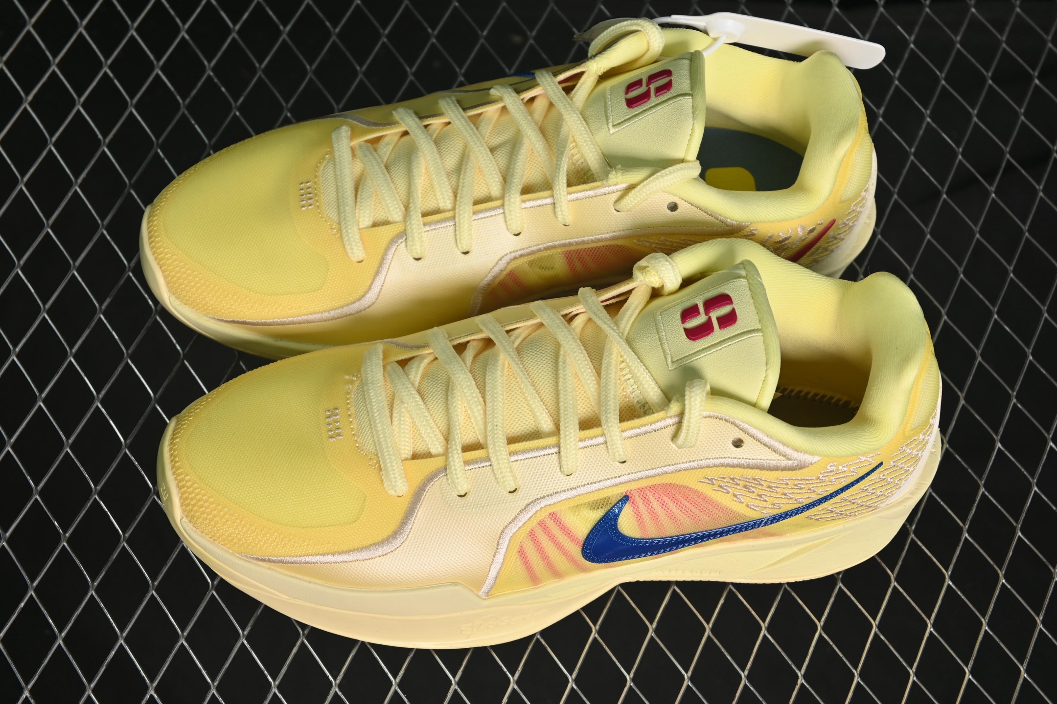 💰330 纯原版本 Nike Sabrina 2 "Court Vision" 萨布丽娜·约内斯库 签名款 实战系列篮球鞋 FZ1517-800
#鞋款搭载 Cushlon 泡绵帮助保持充沛活力。Air Zoom 缓震配置缔造出众回弹效果，外底抓地设计助你展现出色比赛表现。耐穿橡胶外底，提供强劲抓地力。
尺码：39 40 40.5 41 42 42.5 43 44 44.5 45 46 F.E5