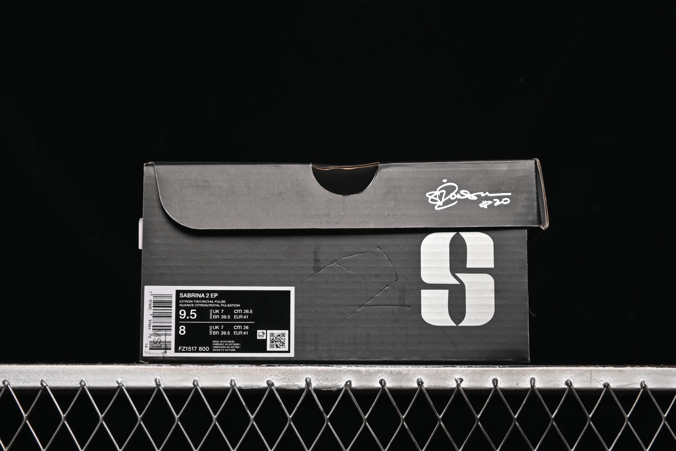 💰330 纯原版本 Nike Sabrina 2 "Court Vision" 萨布丽娜·约内斯库 签名款 实战系列篮球鞋 FZ1517-800
#鞋款搭载 Cushlon 泡绵帮助保持充沛活力。Air Zoom 缓震配置缔造出众回弹效果，外底抓地设计助你展现出色比赛表现。耐穿橡胶外底，提供强劲抓地力。
尺码：39 40 40.5 41 42 42.5 43 44 44.5 45 46 F.E5