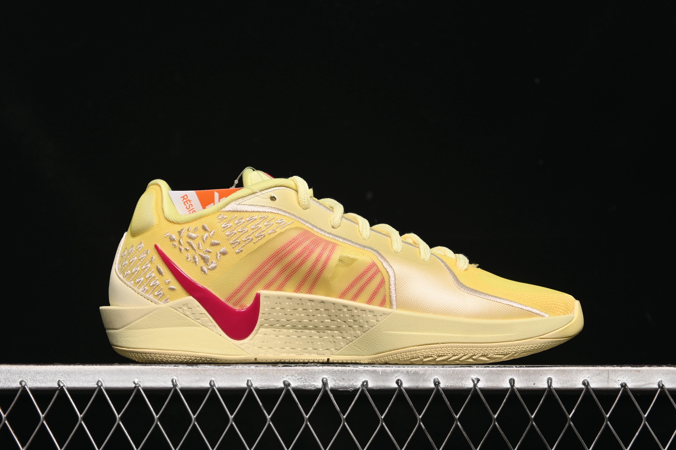 💰330 纯原版本 Nike Sabrina 2 "Court Vision" 萨布丽娜·约内斯库 签名款 实战系列篮球鞋 FZ1517-800
#鞋款搭载 Cushlon 泡绵帮助保持充沛活力。Air Zoom 缓震配置缔造出众回弹效果，外底抓地设计助你展现出色比赛表现。耐穿橡胶外底，提供强劲抓地力。
尺码：39 40 40.5 41 42 42.5 43 44 44.5 45 46 F.E5