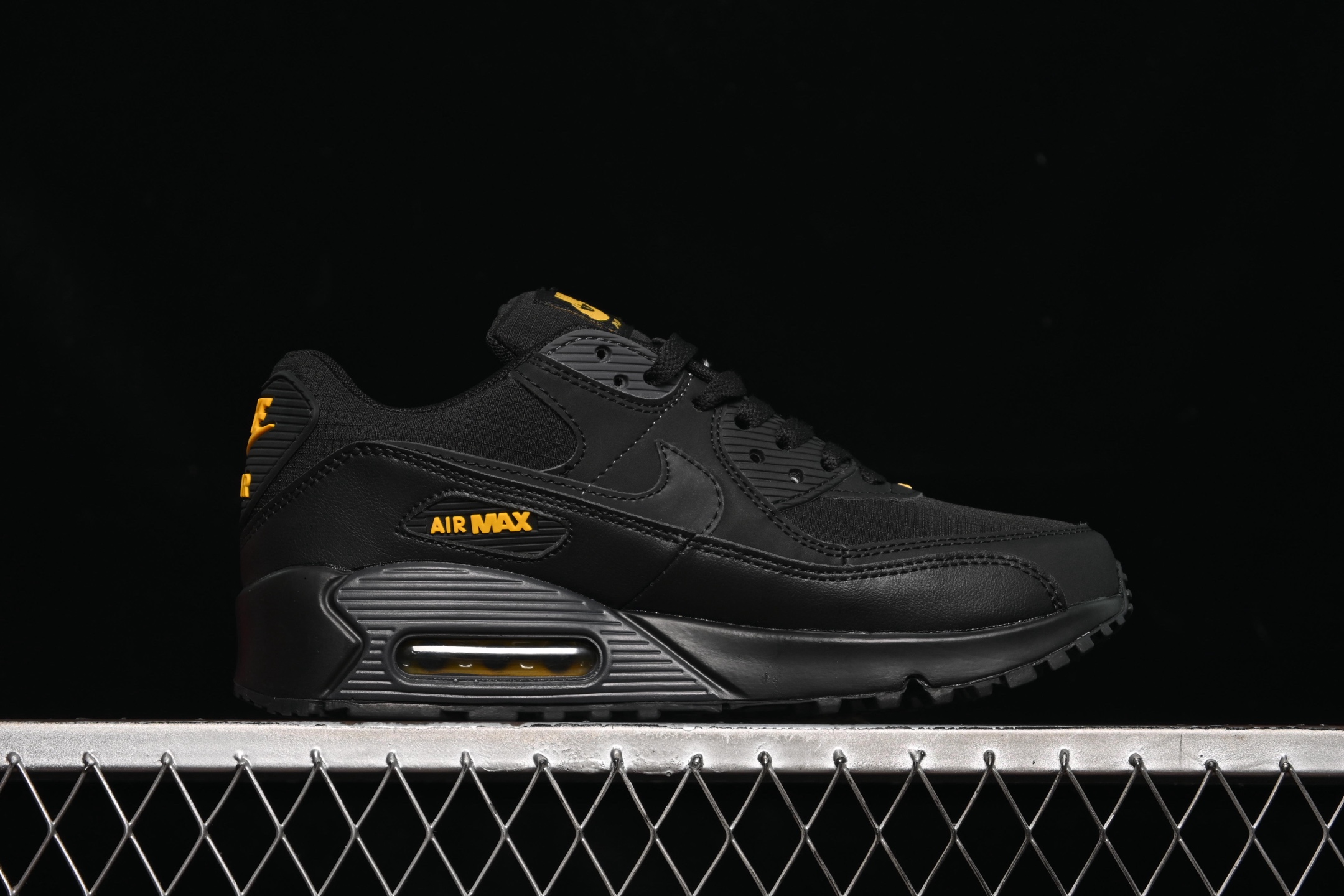 💰220纯原
 Nike Air Max 90 耐克复古气垫跑鞋 IB7680-001
尺码：36 36.5 37.5 38 38.5 39 40 40.5 41 42 42.5 43 44 44.5 45 46 B.C3