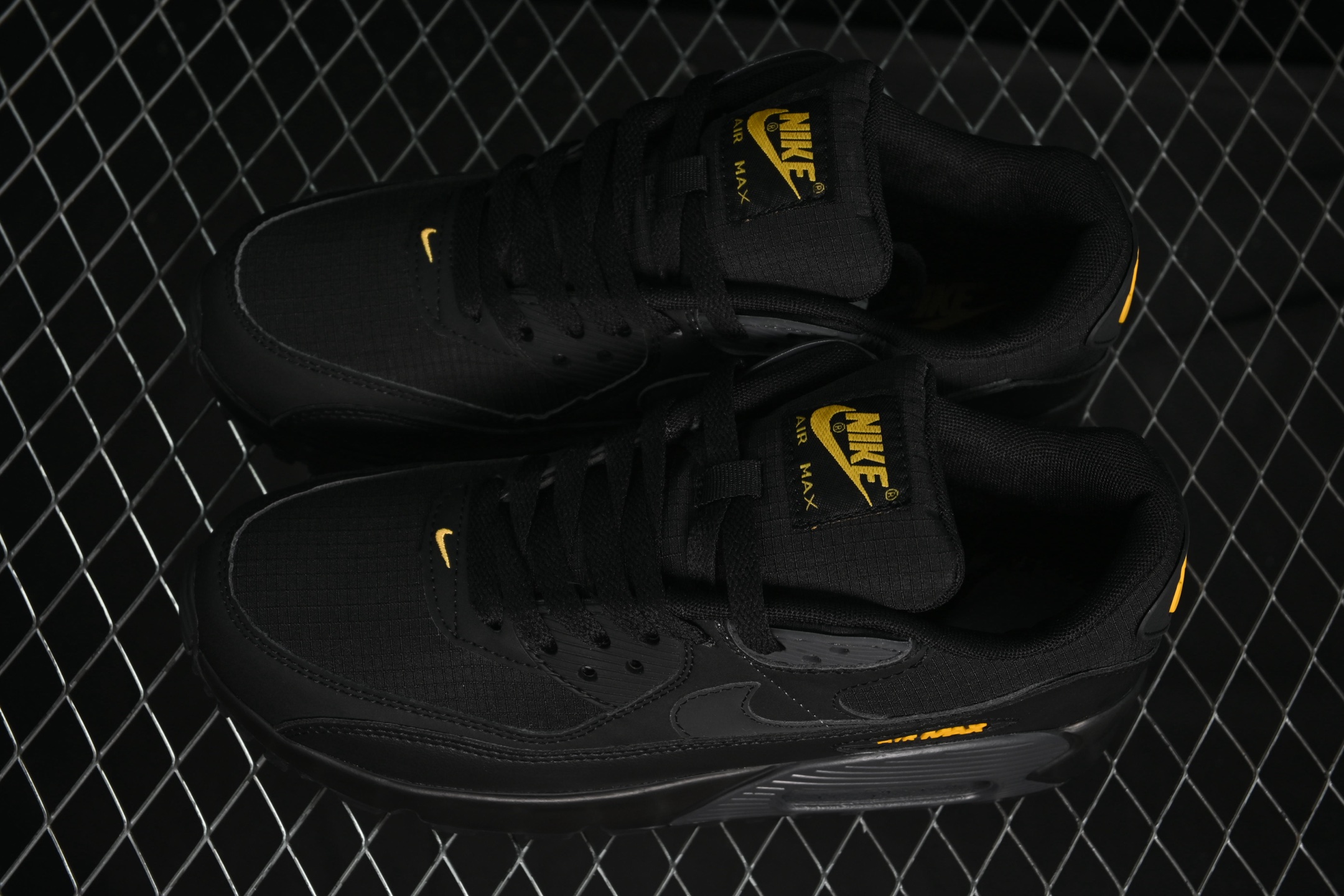 💰220纯原
 Nike Air Max 90 耐克复古气垫跑鞋 IB7680-001
尺码：36 36.5 37.5 38 38.5 39 40 40.5 41 42 42.5 43 44 44.5 45 46 B.C3