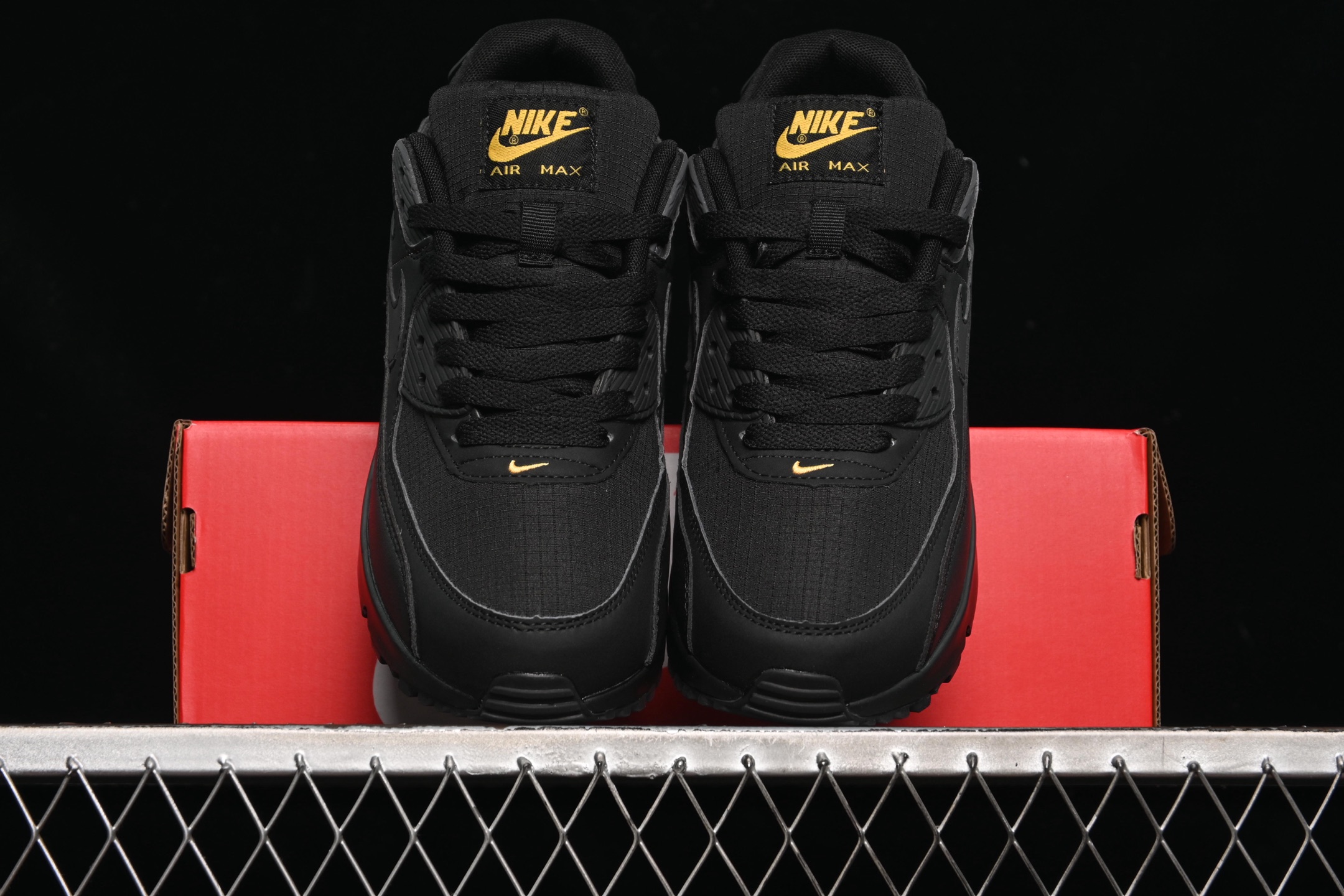 💰220纯原
 Nike Air Max 90 耐克复古气垫跑鞋 IB7680-001
尺码：36 36.5 37.5 38 38.5 39 40 40.5 41 42 42.5 43 44 44.5 45 46 B.C3