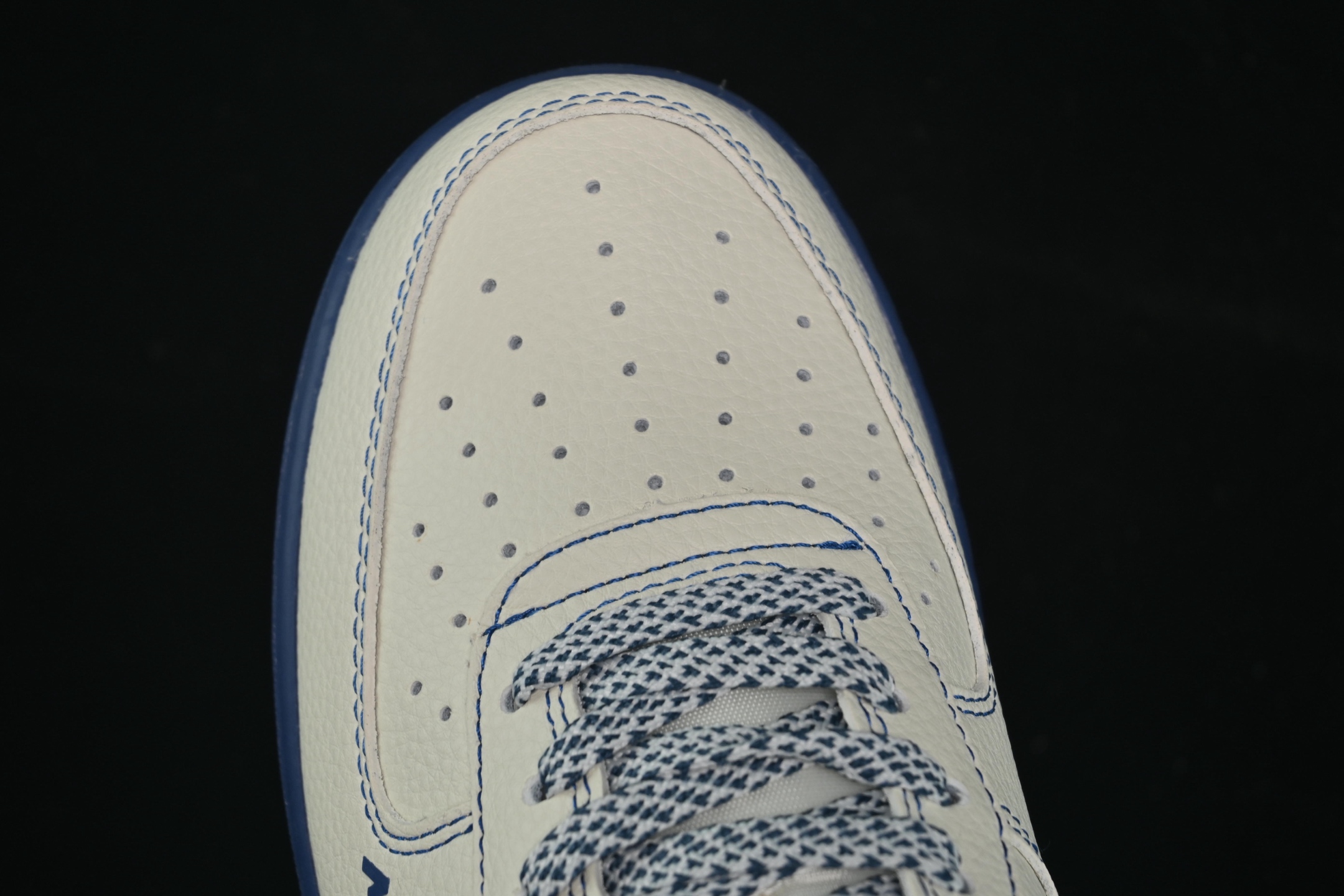 💰280纯原
Nike Air Force 1'07 Low MLB联名 米蓝线反光 空军一号低帮休闲板鞋 KJ1688-010
#原楦头原纸板 原装鞋盒 定制五金配件 内置全掌气垫 原厂鞋底
尺码:36 36.5 37.5 38 38.5 39 40 40.5 41 42 42.5 43 44 44.5 45 9.D4