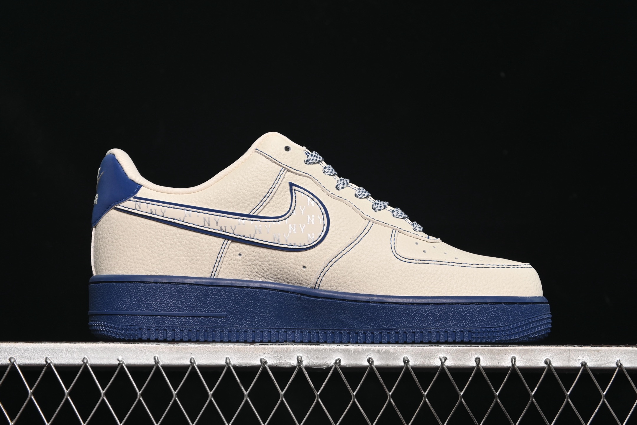 💰280纯原
Nike Air Force 1'07 Low MLB联名 米蓝线反光 空军一号低帮休闲板鞋 KJ1688-010
#原楦头原纸板 原装鞋盒 定制五金配件 内置全掌气垫 原厂鞋底
尺码:36 36.5 37.5 38 38.5 39 40 40.5 41 42 42.5 43 44 44.5 45 9.D4