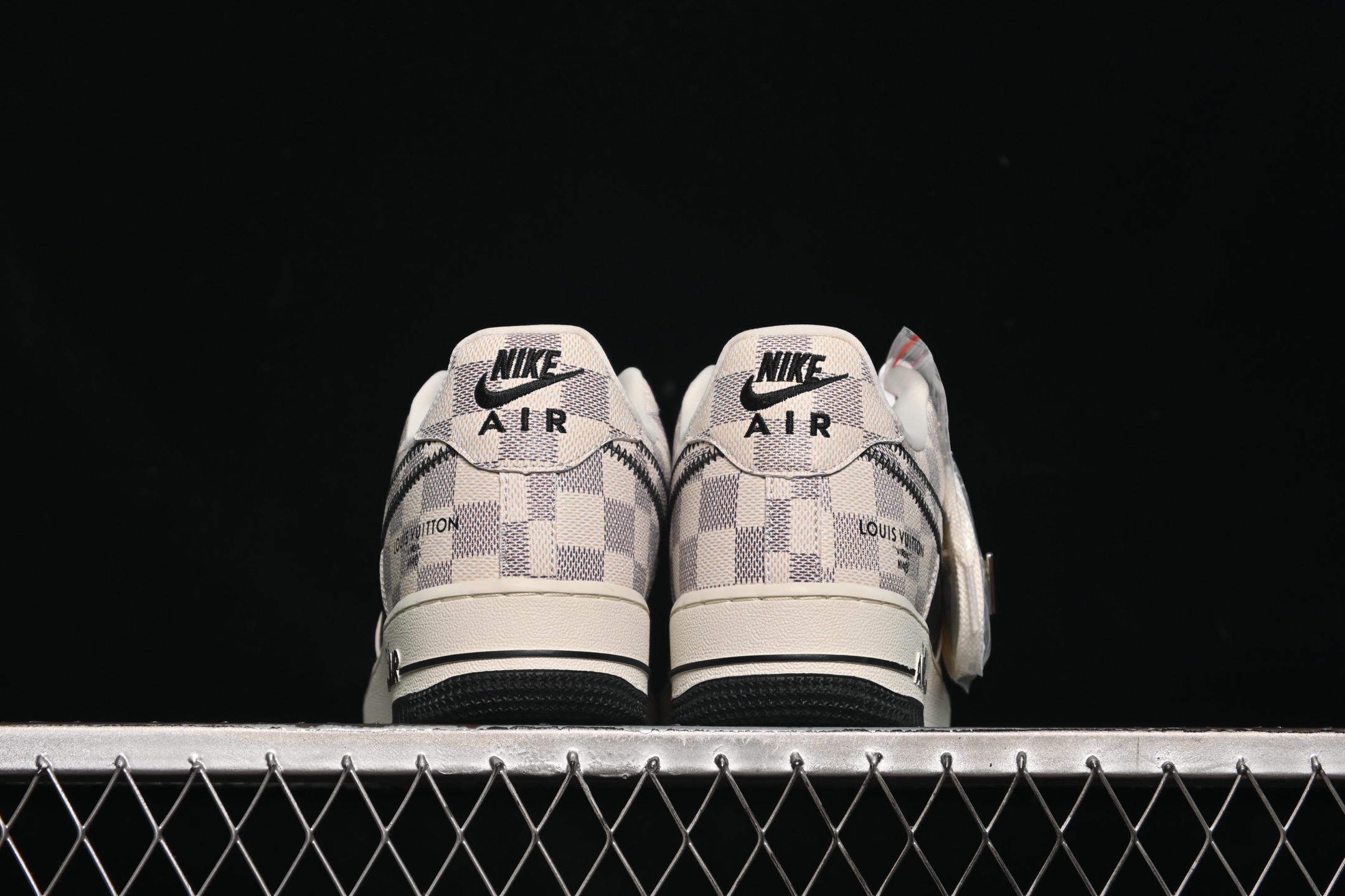 💰280纯原
Nike Air Force 1'07 Low LV联名 格纹雾灰 空军一号低帮休闲板鞋 SC0601-562
#原楦头原纸板 原装鞋盒 定制五金配件 内置全掌气垫 原厂鞋底
尺码:36 36.5 37.5 38 38.5 39 40 40.5 41 42 42.5 43 44 44.5 45 9.D4