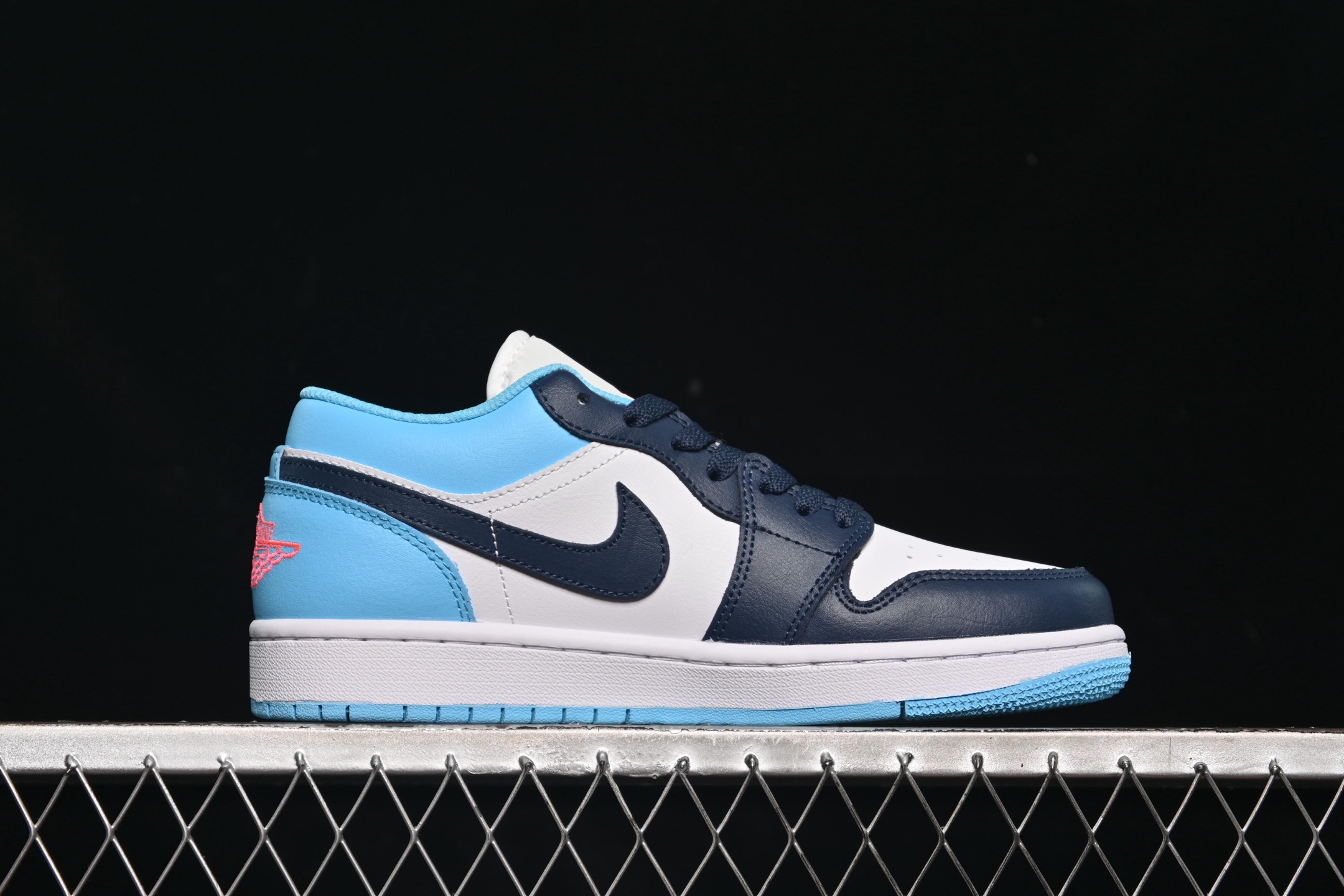 💰160真标💰200公司级💰240纯原
Air Jordan 1 Low AJ1 乔1蓝白黑勾 低帮文化休闲板鞋 553558-149
尺码:36 36.5 37.5 38 38.5 39 40 40.5 41 42 42.5 43 44 44.5 45 46 ZZC3