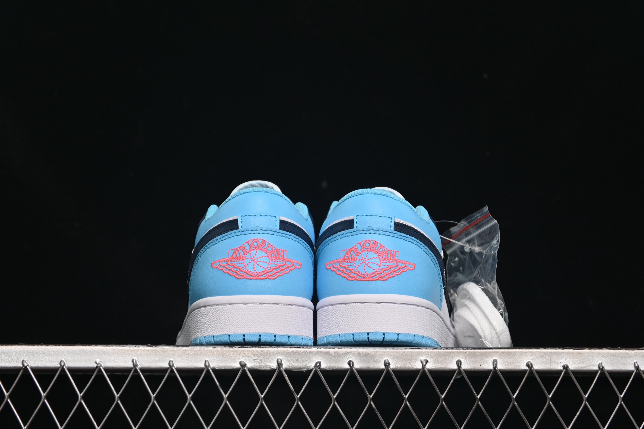 💰160真标💰200公司级💰240纯原
Air Jordan 1 Low AJ1 乔1蓝白黑勾 低帮文化休闲板鞋 553558-149
尺码:36 36.5 37.5 38 38.5 39 40 40.5 41 42 42.5 43 44 44.5 45 46 ZZC3
