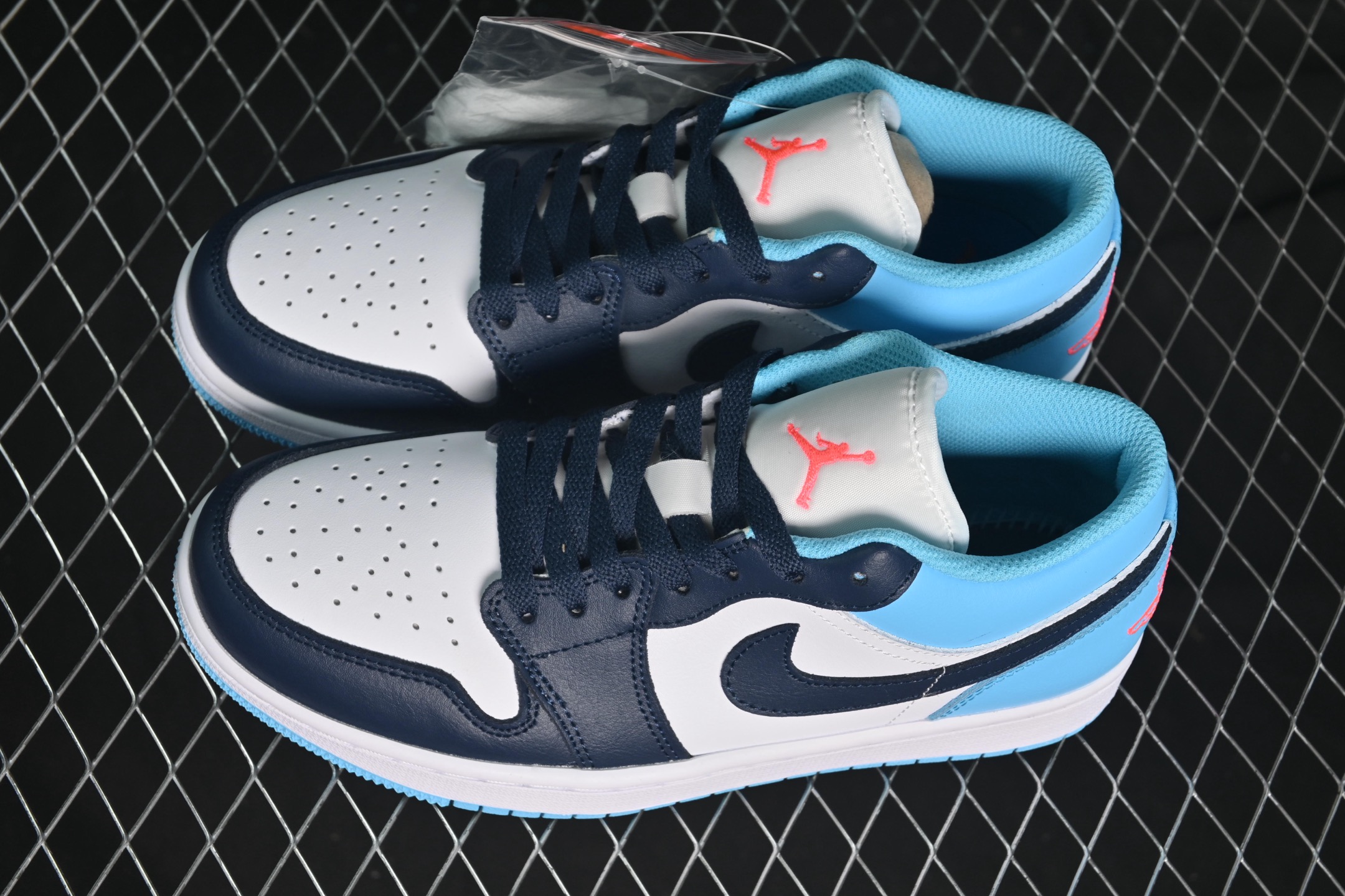 💰160真标💰200公司级💰240纯原
Air Jordan 1 Low AJ1 乔1蓝白黑勾 低帮文化休闲板鞋 553558-149
尺码:36 36.5 37.5 38 38.5 39 40 40.5 41 42 42.5 43 44 44.5 45 46 ZZC3