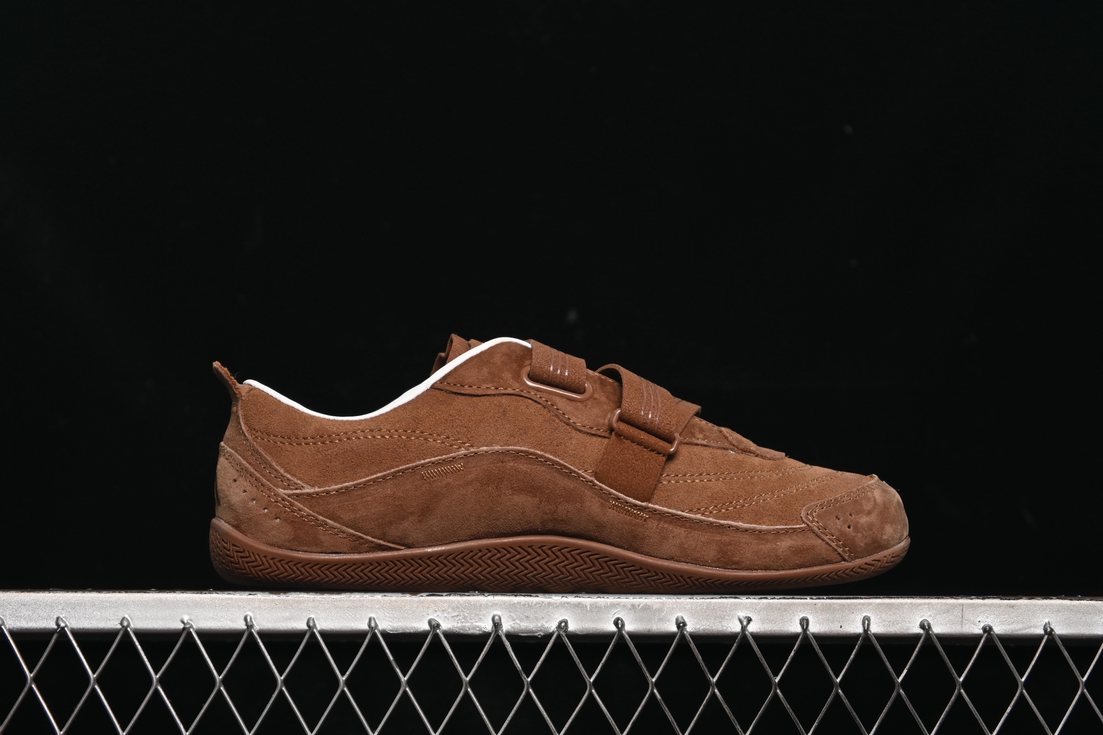 💰220纯原
Adidas Urban Reverie KJ4034 阿迪舒适时尚魔术贴防滑耐磨生活休闲鞋
尺码：36 36.5 37 38 38.5 39 40 40.5 41 42 42.5 43 44 44.5 45 7+C3