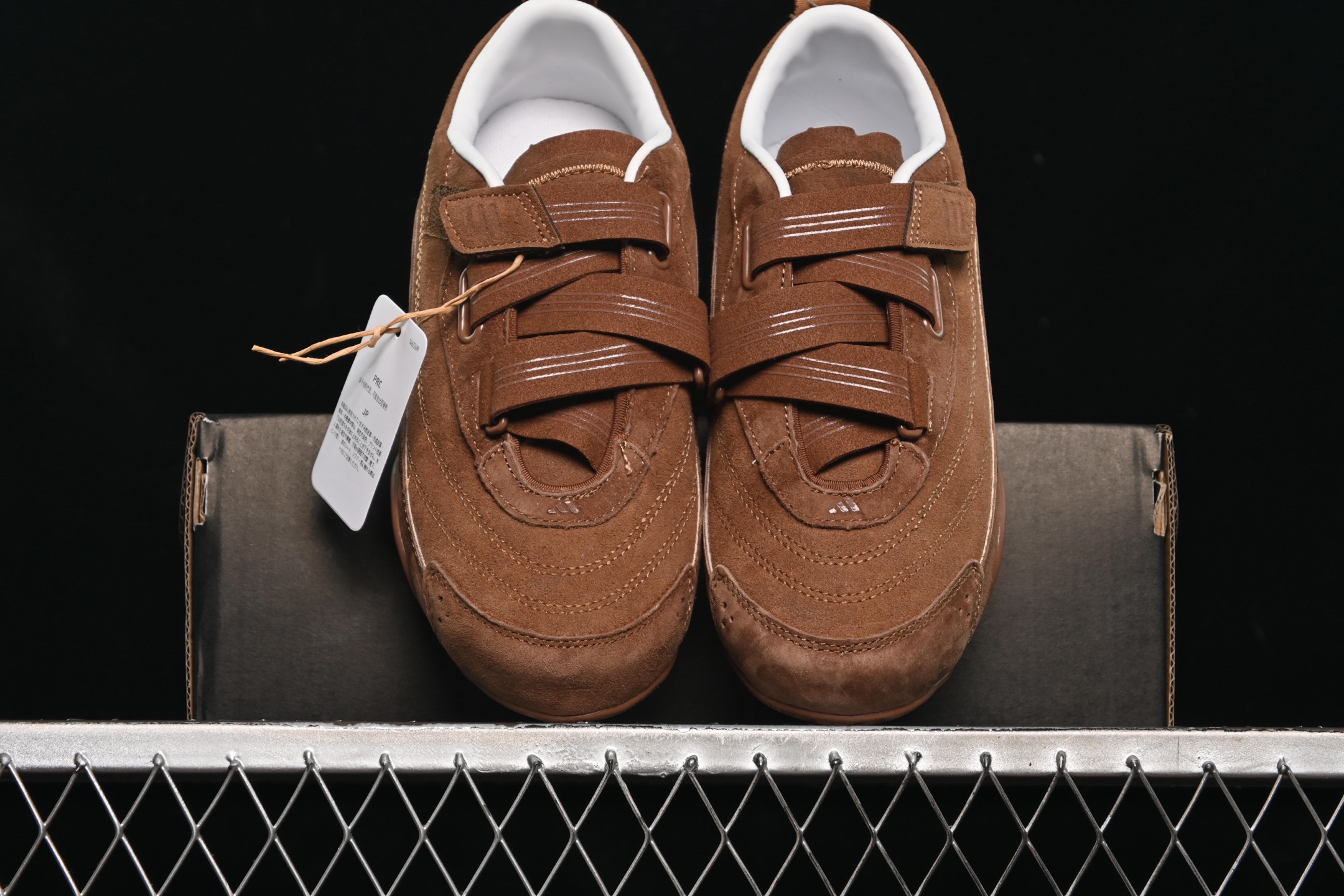 💰220纯原
Adidas Urban Reverie KJ4034 阿迪舒适时尚魔术贴防滑耐磨生活休闲鞋
尺码：36 36.5 37 38 38.5 39 40 40.5 41 42 42.5 43 44 44.5 45 7+C3