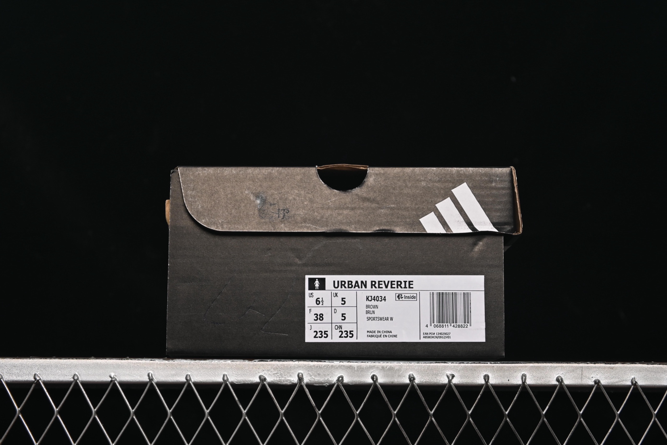 💰220纯原
Adidas Urban Reverie KJ4034 阿迪舒适时尚魔术贴防滑耐磨生活休闲鞋
尺码：36 36.5 37 38 38.5 39 40 40.5 41 42 42.5 43 44 44.5 45 7+C3