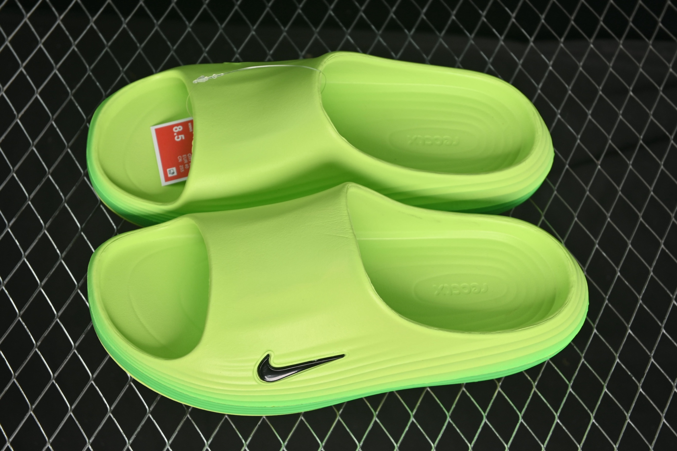 💰140纯原
Nike ReactX Rejuven8 Slide 耐克夏日穿搭凉鞋 HV4479-301
#采用质感柔软且出众回弹的 ReactX泡绵,缔造非凡舒适的日常穿着体验,助你保持活力。
尺码:36 37.5 38 39 40 41 42 43 44 45 AJC3
