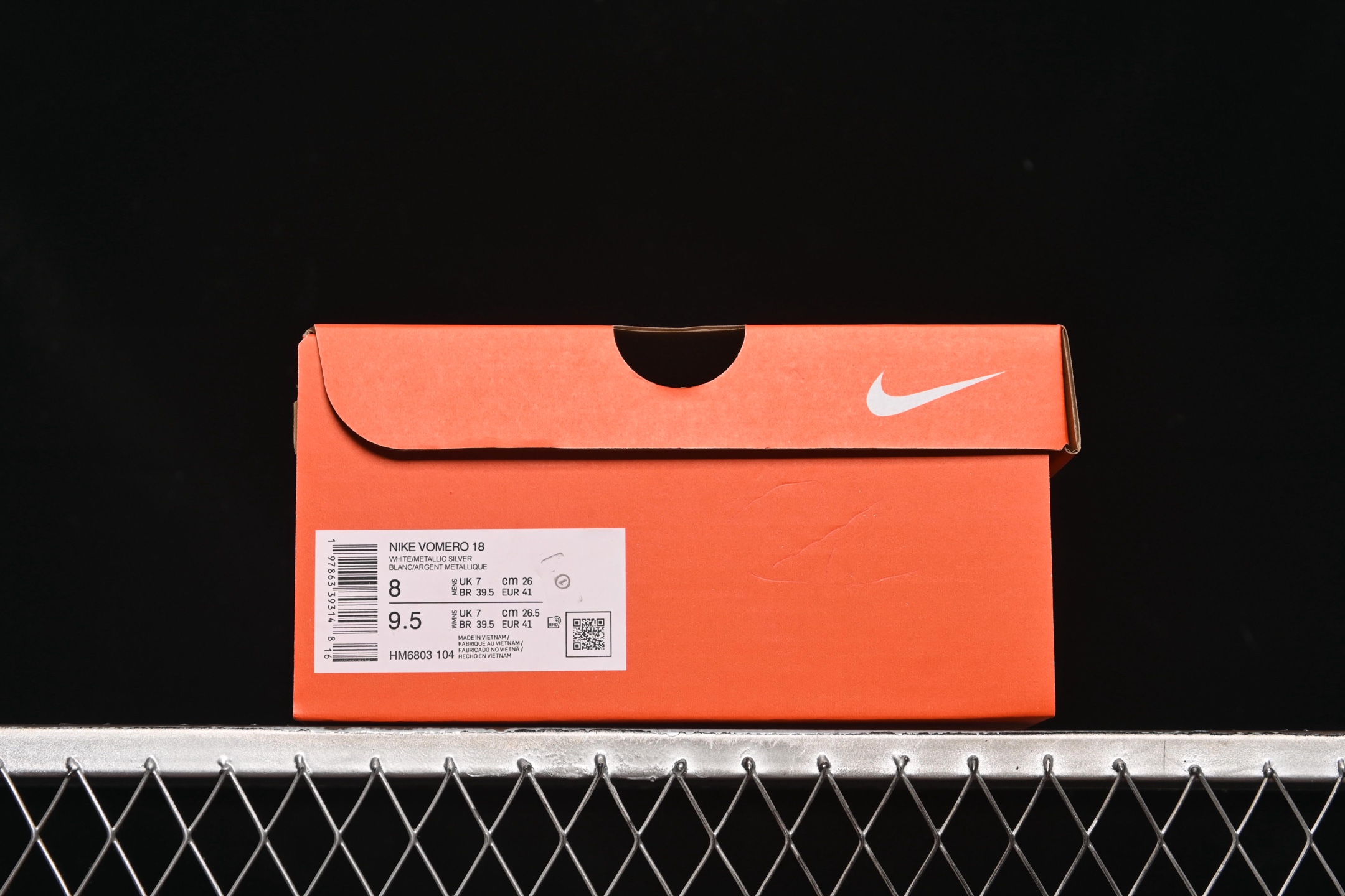 💰200纯原
 Nike Air Zoom Vomero 18 登月18 缓震休闲跑鞋 HM6803-104
尺码：36 36.5 37.5 38 38.5 39 40 40.5 41 42 42.5 43 44 44.5 45 AJD4