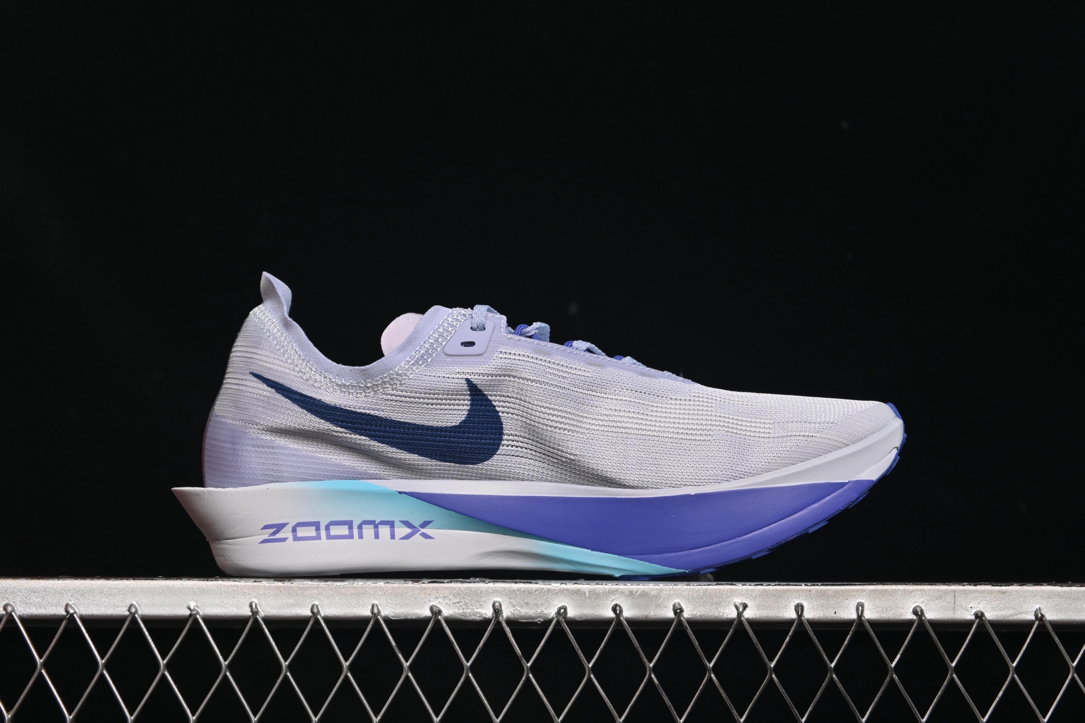 💰240纯原
Nike ZoomX Streakfly 2 马拉松柔软缓震超轻透气跑鞋 HF6416-001
尺码：38.5 39 40 40.5 41 42 42.5 43 44 44.5 45 AJC3