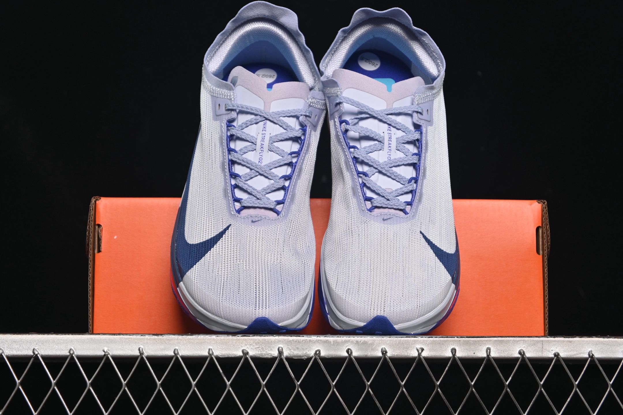 💰240纯原
Nike ZoomX Streakfly 2 马拉松柔软缓震超轻透气跑鞋 HF6416-001
尺码：38.5 39 40 40.5 41 42 42.5 43 44 44.5 45 AJC3