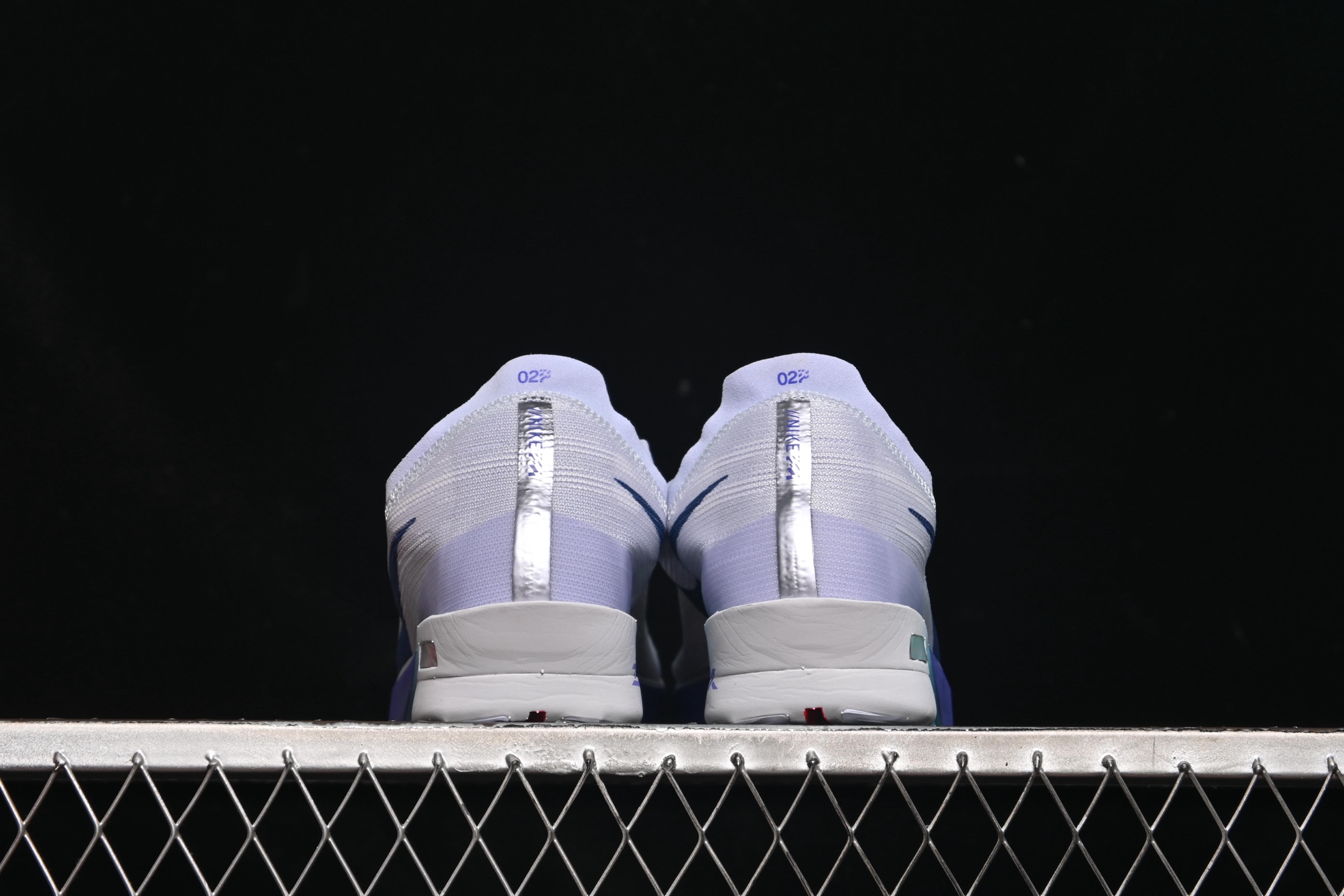 💰240纯原
Nike ZoomX Streakfly 2 马拉松柔软缓震超轻透气跑鞋 HF6416-001
尺码：38.5 39 40 40.5 41 42 42.5 43 44 44.5 45 AJC3
