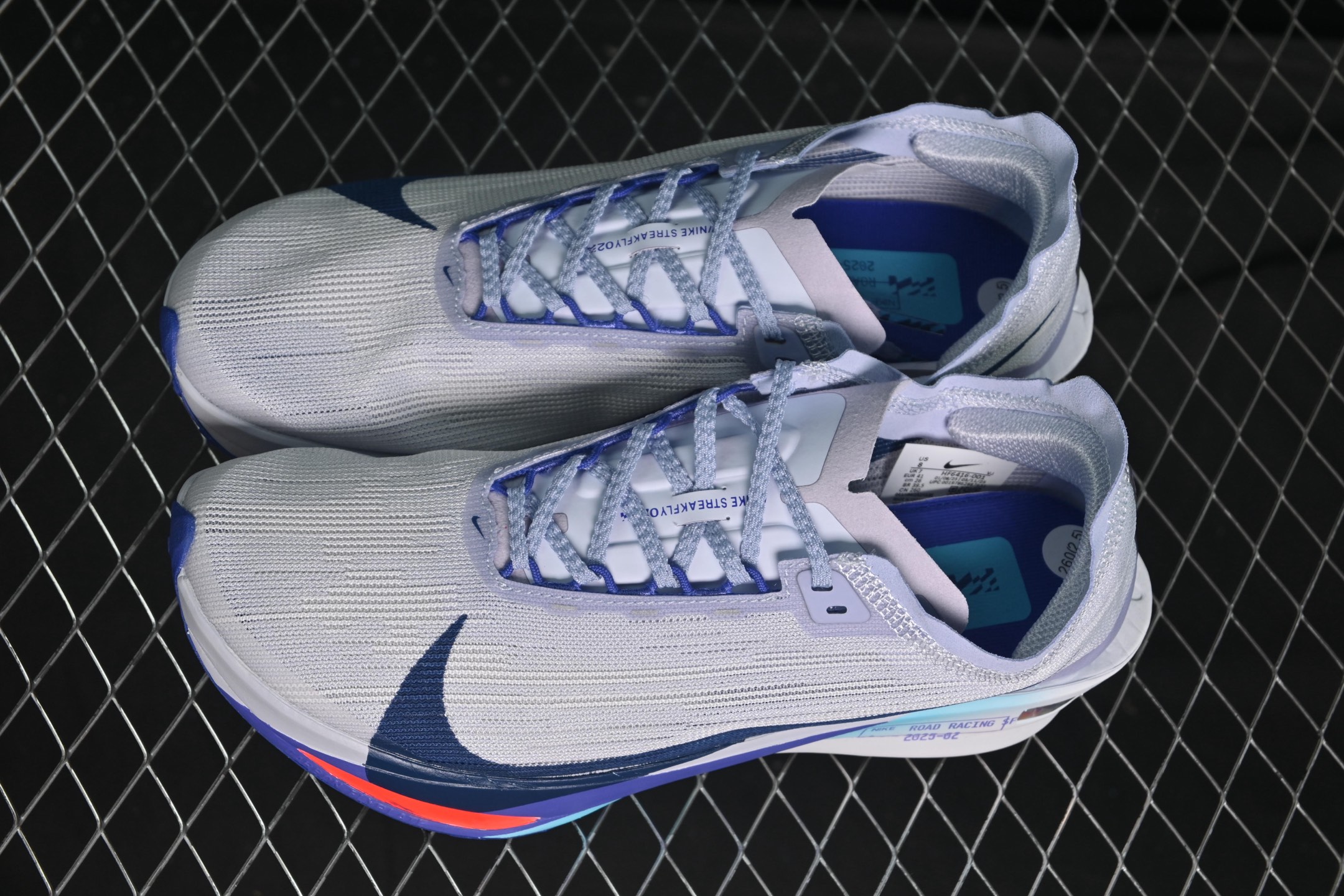💰240纯原
Nike ZoomX Streakfly 2 马拉松柔软缓震超轻透气跑鞋 HF6416-001
尺码：38.5 39 40 40.5 41 42 42.5 43 44 44.5 45 AJC3