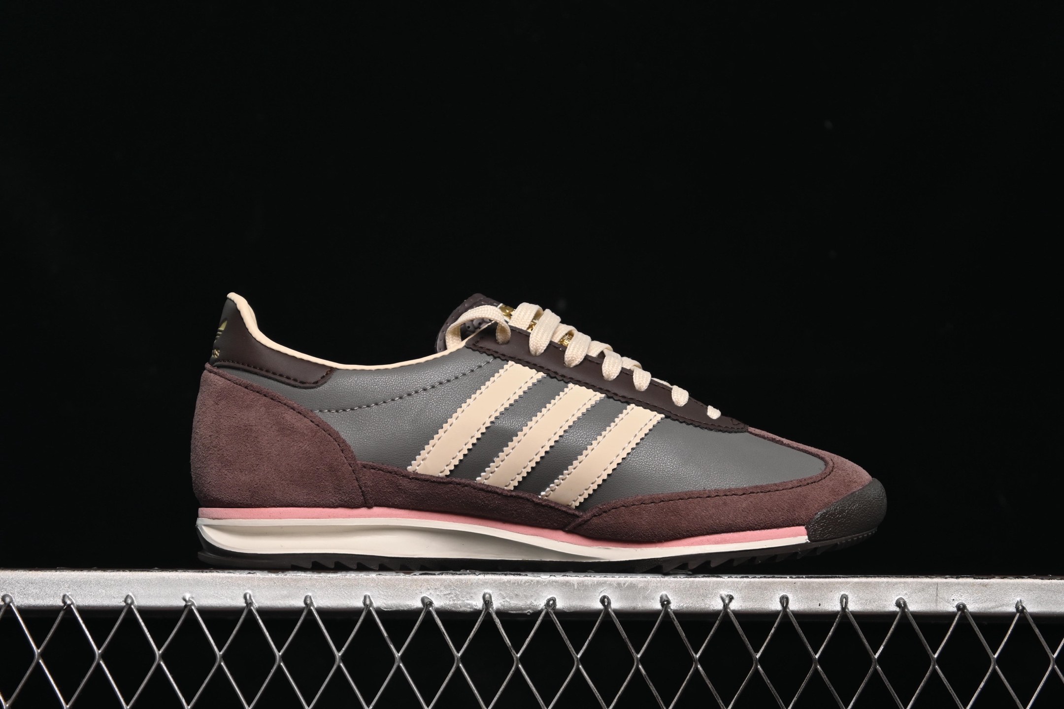 💰200纯原
 Adidas Originals SL 72 RS IF1937 阿迪经典复古慢跑鞋
尺码：36 36.5 37 38 38.5 39 40 40.5 41 42 42.5 43 44 44.5 45 Z.C3