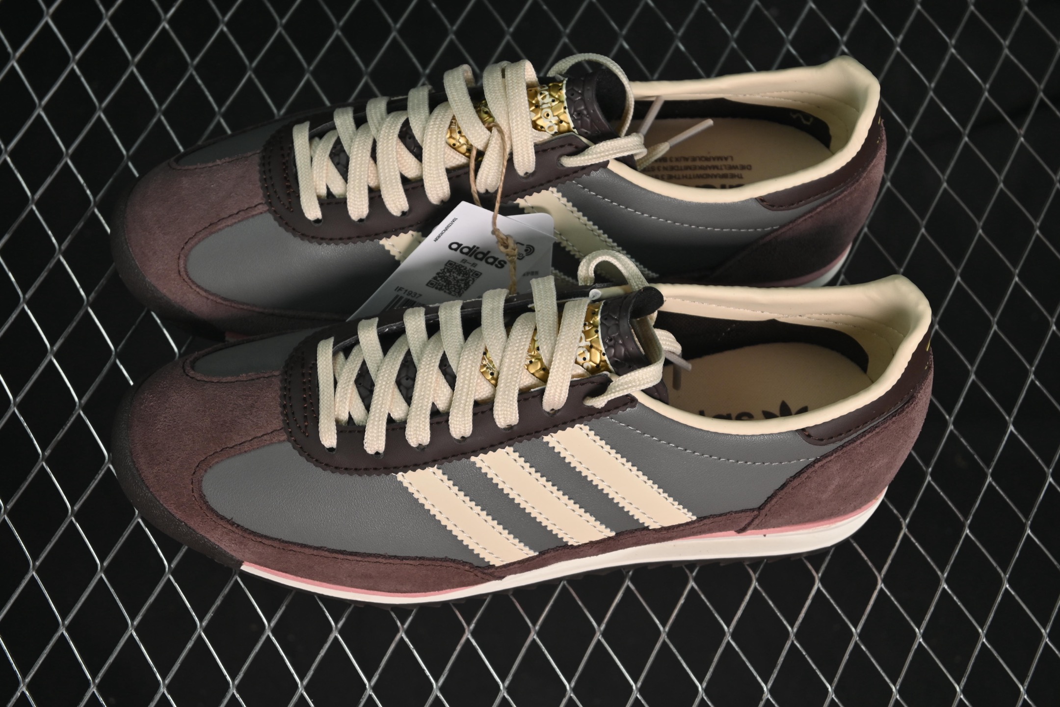 💰200纯原
 Adidas Originals SL 72 RS IF1937 阿迪经典复古慢跑鞋
尺码：36 36.5 37 38 38.5 39 40 40.5 41 42 42.5 43 44 44.5 45 Z.C3
