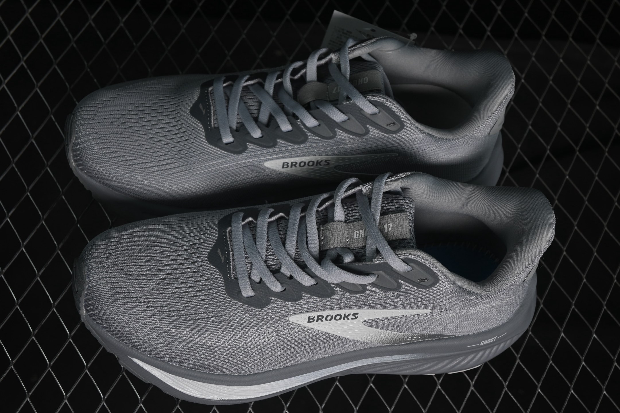 💰220纯原
 Brooks Ghost 17 布鲁克斯 减震竞速马拉松专业跑鞋 1104421D041
尺码：36 37 37.5 38 38.5 39 40 40.5 41 42 42.5 43 44 44.5 45 46 N.C3