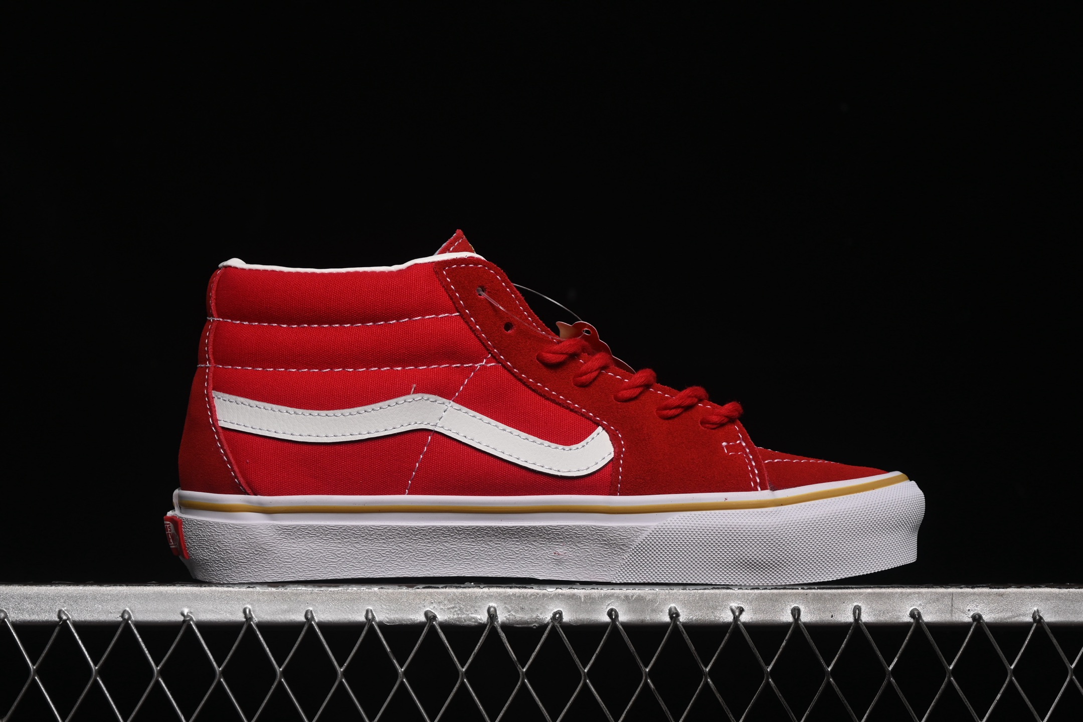 💰160纯原
 Vans Sk8-Mid 万斯中邦休闲滑板鞋 VN000BWEJV6
#工艺：硫化1:1（重量1:1、真标、原钢印、材质标、鞋型标、合格证）
尺码：35 36 36.5 37 38 38.5 39 40 40.5 41 42 42.5 43 44 M.C3