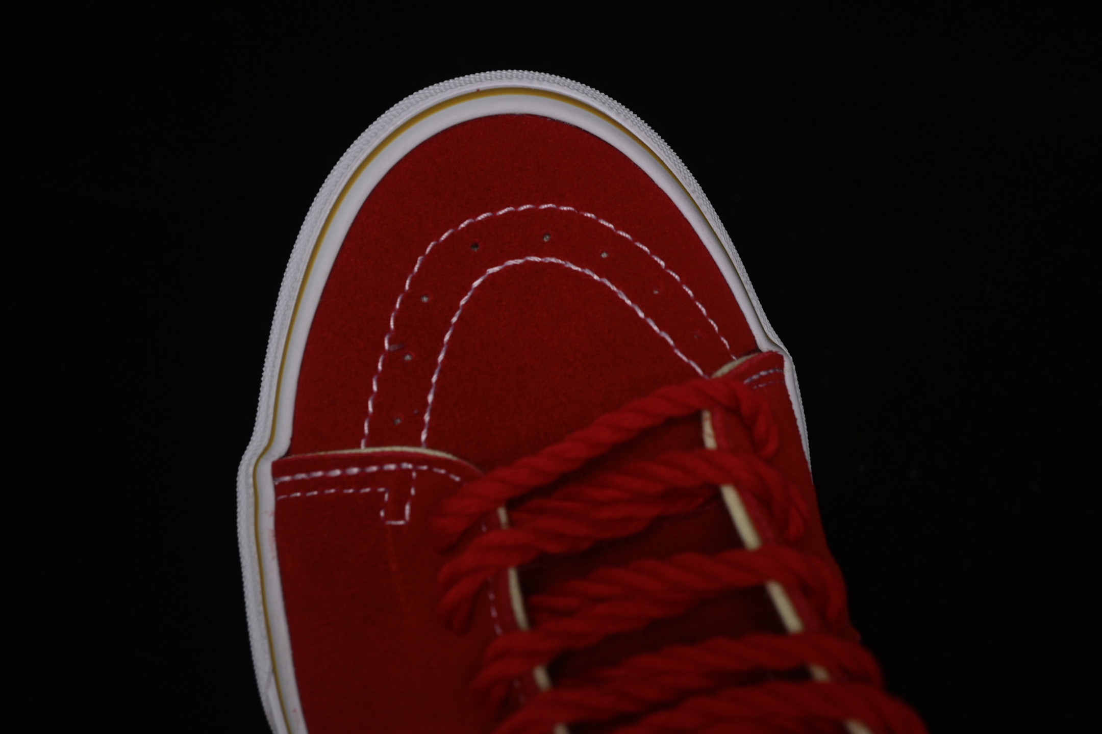 💰160纯原
 Vans Sk8-Mid 万斯中邦休闲滑板鞋 VN000BWEJV6
#工艺：硫化1:1（重量1:1、真标、原钢印、材质标、鞋型标、合格证）
尺码：35 36 36.5 37 38 38.5 39 40 40.5 41 42 42.5 43 44 M.C3