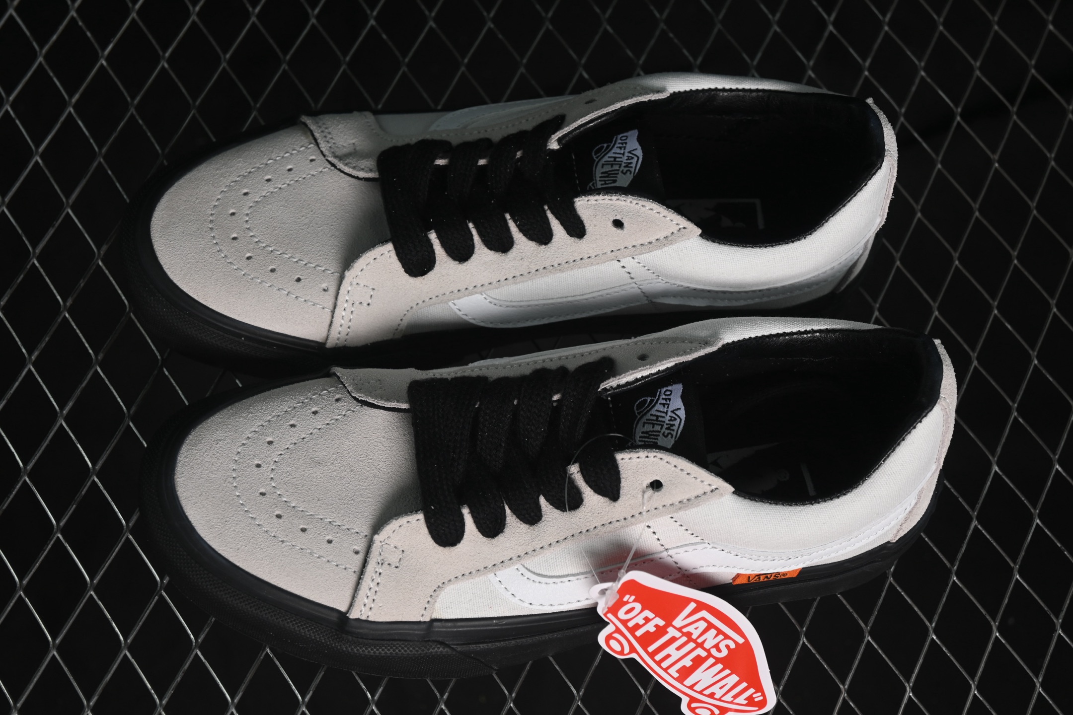 💰150纯原
 Vans Sk8-Low 万斯低邦休闲滑板鞋 VN0A4UUK2V4
#工艺：硫化1:1（重量1:1、真标、原钢印、材质标、鞋型标、合格证）
尺码：35 36 36.5 37 38 38.5 39 40 40.5 41 42 42.5 43 44 M.C3