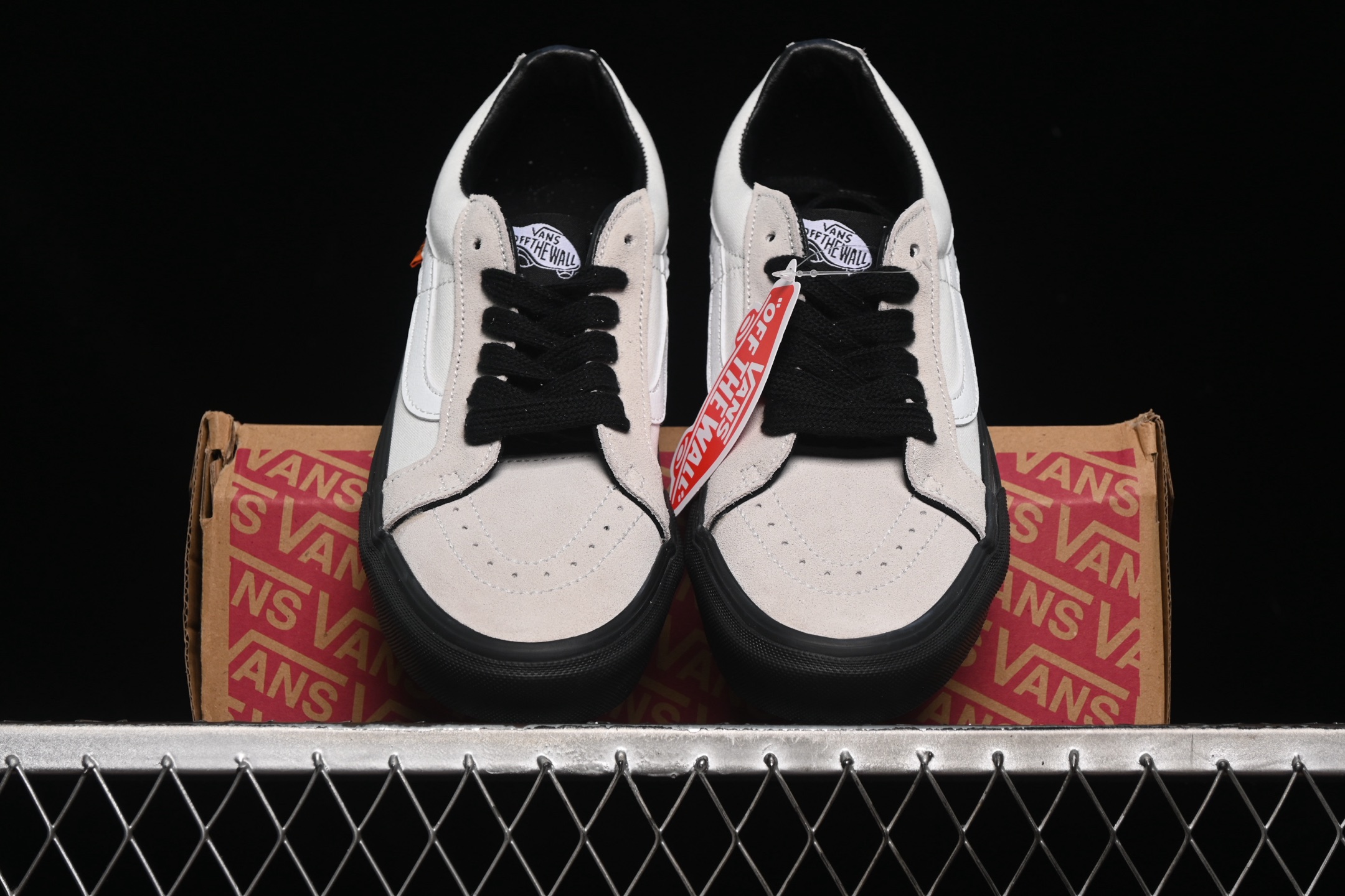 💰150纯原
 Vans Sk8-Low 万斯低邦休闲滑板鞋 VN0A4UUK2V4
#工艺：硫化1:1（重量1:1、真标、原钢印、材质标、鞋型标、合格证）
尺码：35 36 36.5 37 38 38.5 39 40 40.5 41 42 42.5 43 44 M.C3