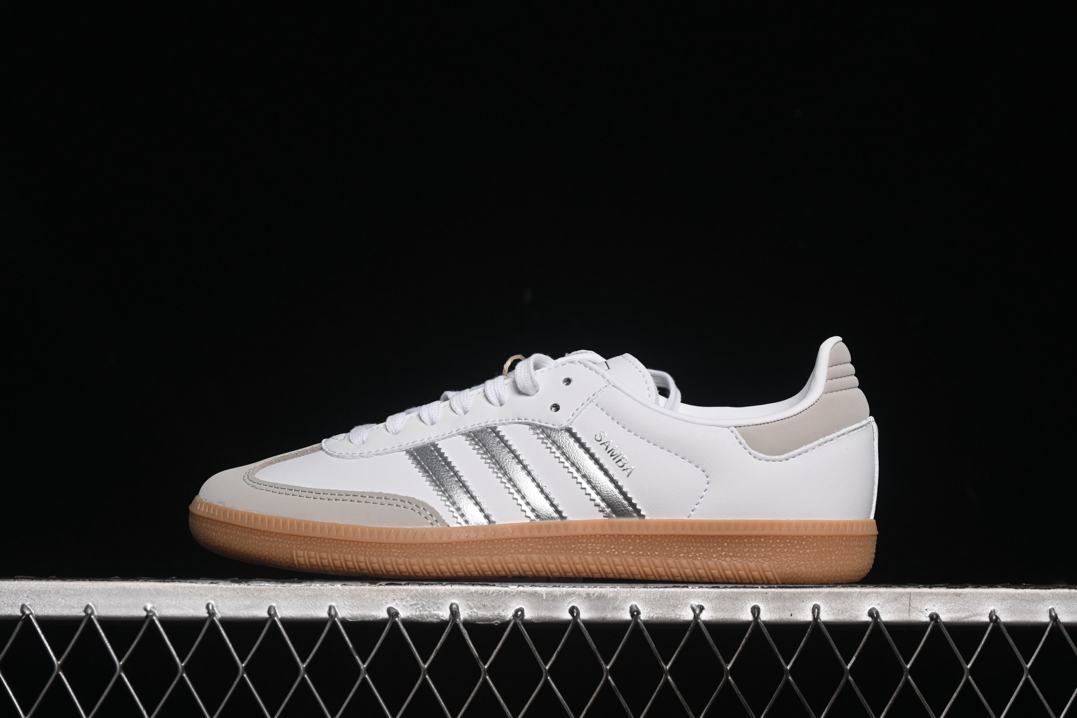  Adidas Samba OG JI2725 阿迪三叶草休闲板鞋
尺码：35 36 36.5 37 3