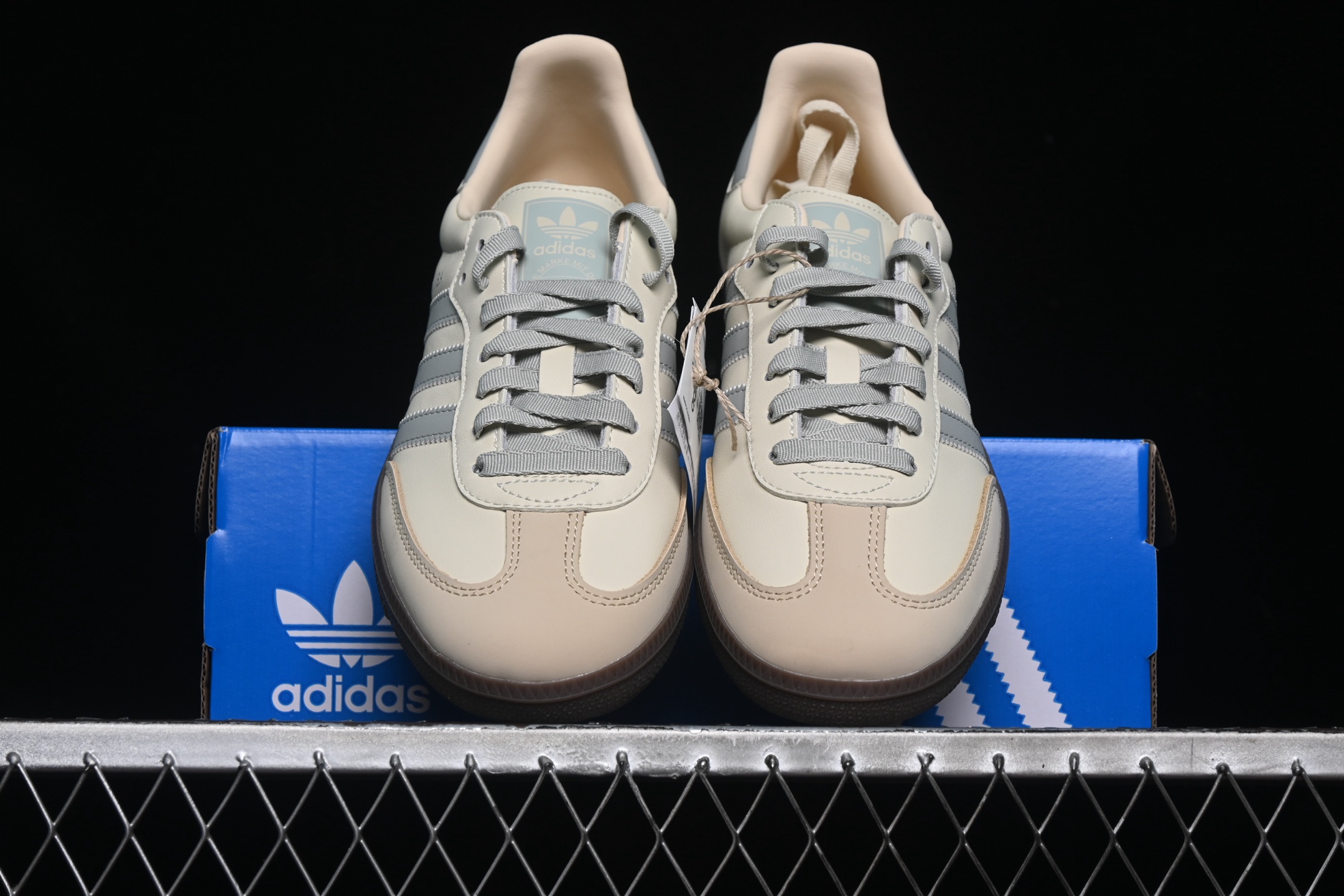  Adidas Samba OG JH7299 阿迪三叶草休闲板鞋
尺码：35 36 36.5 37 3