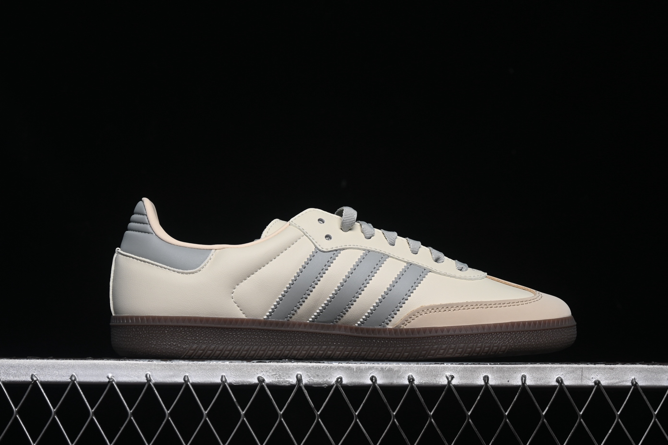  Adidas Samba OG JH7299 阿迪三叶草休闲板鞋
尺码：35 36 36.5 37 3