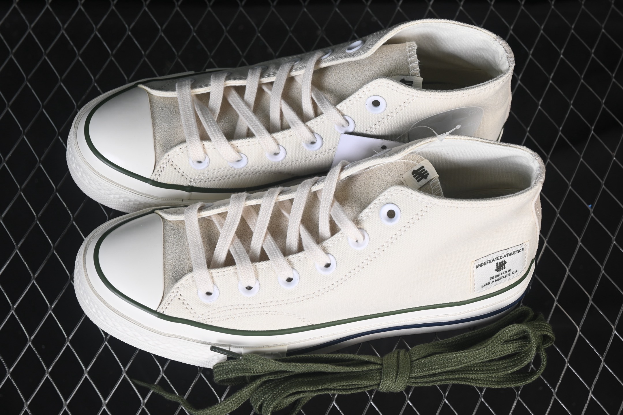 💰140纯原
Undefeated x Converse Half Chuck 70 Mid 匡威限定高帮休闲板鞋 A00670C
尺码：35 36 36.5 37 37.5 38 39 39.5 40 41 41.5 42 42.5 43 44 M.C3