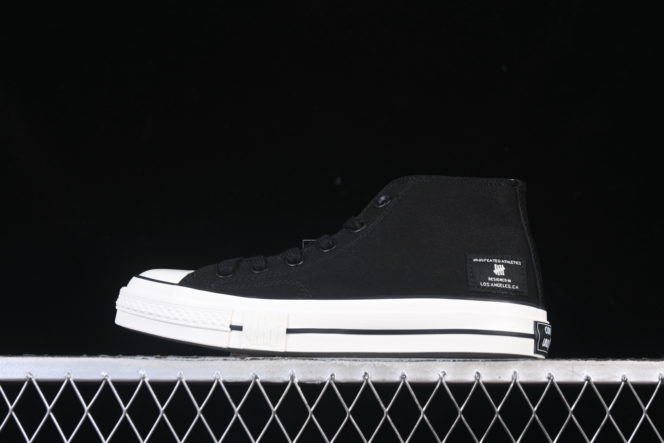 💰240 Undefeated x Converse Half Chuck 70 Mid 匡威限定高帮休闲板鞋 A00673C 尺码：35 36 36.5 37 37.5 38 39 39.5 40 41 41.5 42 42.5 43 44 M.C3