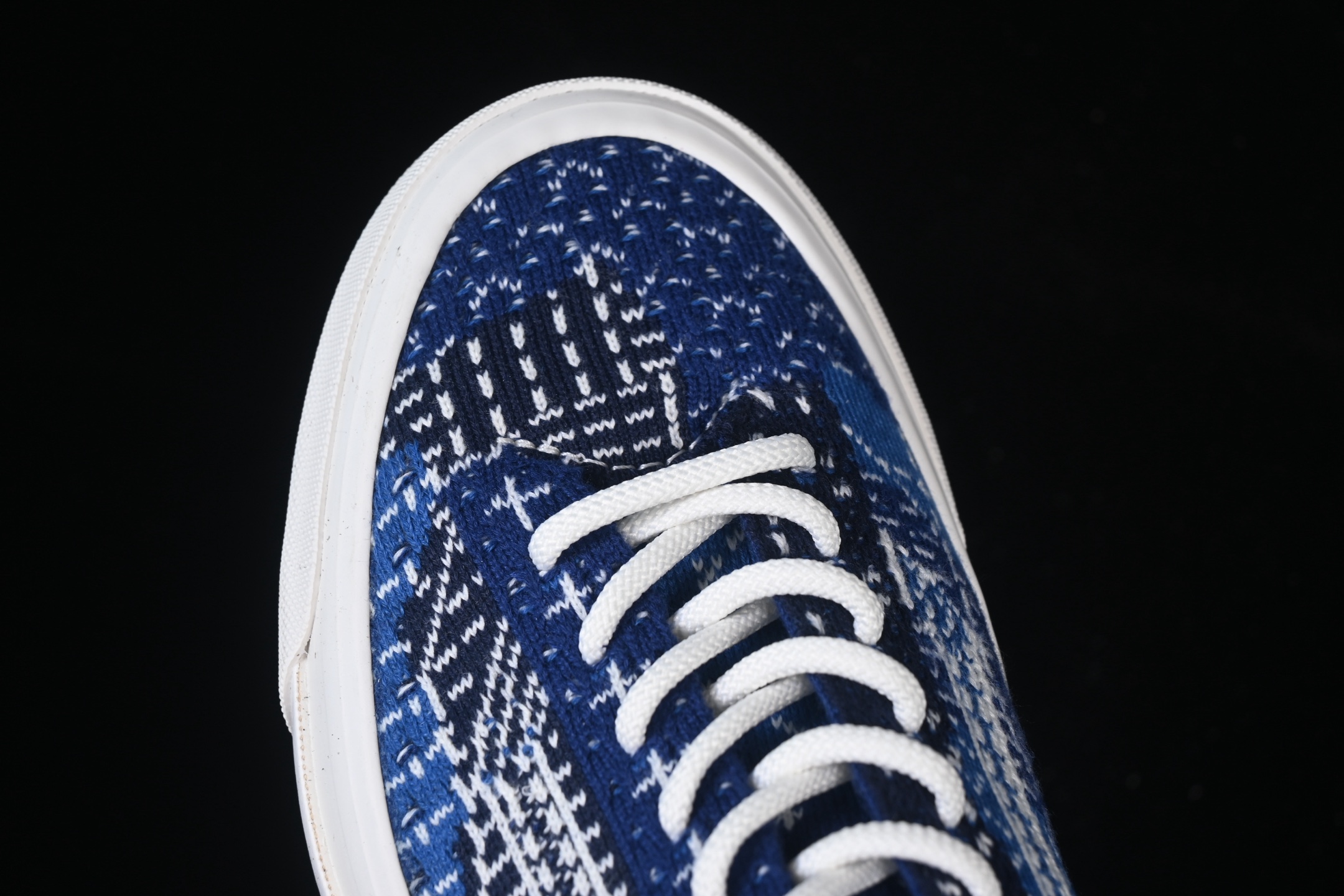 💰150纯原
Vans Old Skool 36 EK 编织系列 舒适百搭防滑耐磨休闲滑板鞋 VN000SHXBLU
#鞋面采用编织面料工艺，舒适透气，独特新颖打破传统，复古感拉满。鞋底沿用招牌“华夫格”纹路，抓地力强，同时搭载缓震鞋垫，脚感轻盈贴合，适合日常通勤和滑板运动。
尺码：35 36 36.5 37 38 38.5 39 40 40.5 41 42 42.5 43 44 M.C3