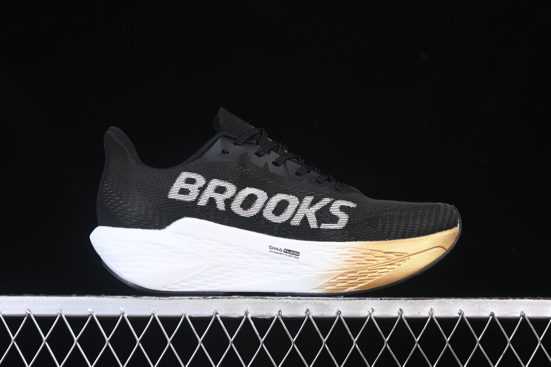 💰240纯原
Brooks Hyperion Max 2 布鲁克斯 烈风2 减震竞速马拉松专业跑鞋 1104341D098
尺码：36 36.5 37 38 38.5 39 40 40.5 41 42 42.5 43 44 44.5 45 G.D4