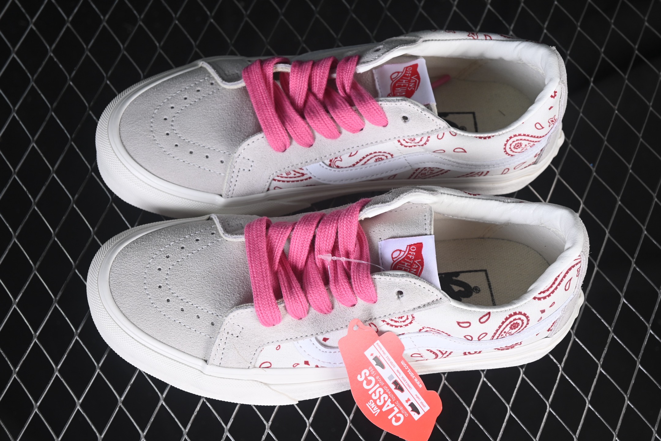 💰150纯原
Vans Sk8-Low 万斯低邦休闲滑板鞋 VN0A4UUK2V4
#工艺：硫化1:1（重量1:1、真标、原钢印、材质标、鞋型标、合格证）
尺码：35 36 36.5 37 38 38.5 39 40 40.5 41 42 42.5 43 44 M.C3