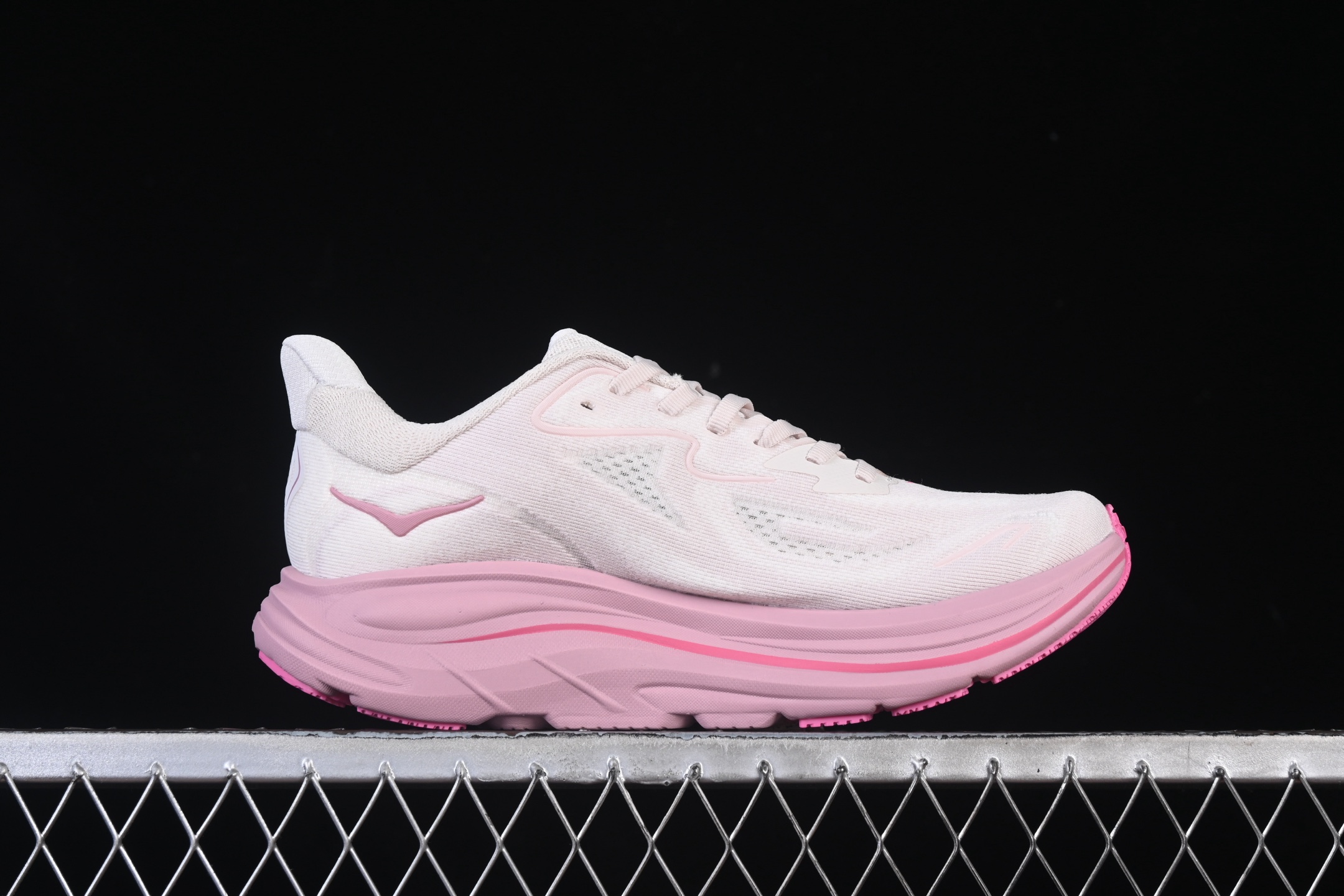 💰220纯原
HOKA ONE ONE CLIFTON 10 克里夫顿系列 轻盈透气的针织网面跑鞋 1162031 RMD
#增强鞋面的强度和支撑性能 搭配柔软的鞋舌 让双脚在舒适包裹中跑的更加畅快 全新泡棉中底 柔软的同时增强回弹性能 为不同跑者提供更平稳流畅的脚感 带来全面的缓冲保护 根据人体工程学设计的延长拉襟 后跟处弹软的海绵填充舒适固定 避免掉跟和摩擦
尺码:36 36.5 37 38 38.5 39 40 B.D4