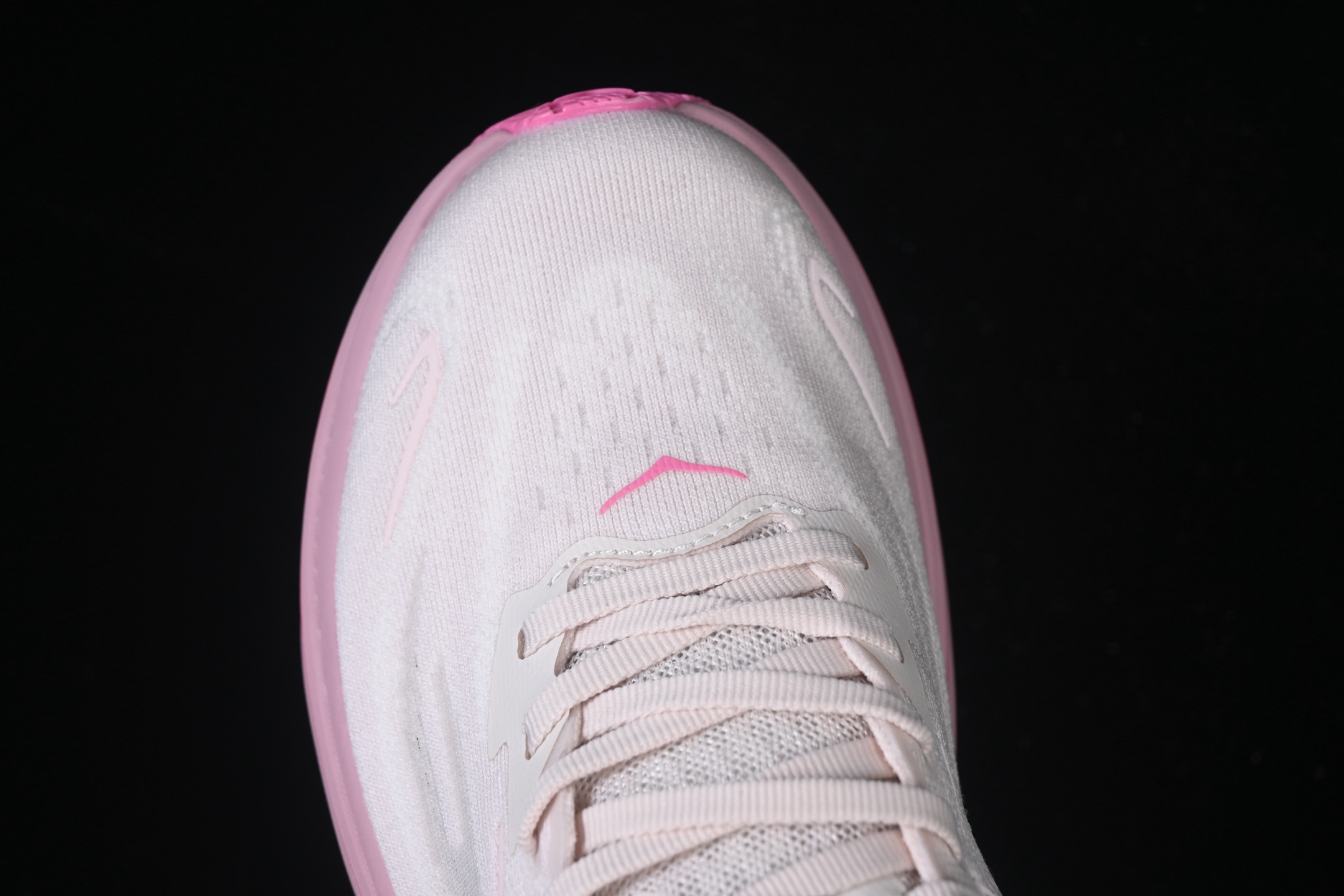💰220纯原
HOKA ONE ONE CLIFTON 10 克里夫顿系列 轻盈透气的针织网面跑鞋 1162031 RMD
#增强鞋面的强度和支撑性能 搭配柔软的鞋舌 让双脚在舒适包裹中跑的更加畅快 全新泡棉中底 柔软的同时增强回弹性能 为不同跑者提供更平稳流畅的脚感 带来全面的缓冲保护 根据人体工程学设计的延长拉襟 后跟处弹软的海绵填充舒适固定 避免掉跟和摩擦
尺码:36 36.5 37 38 38.5 39 40 B.D4