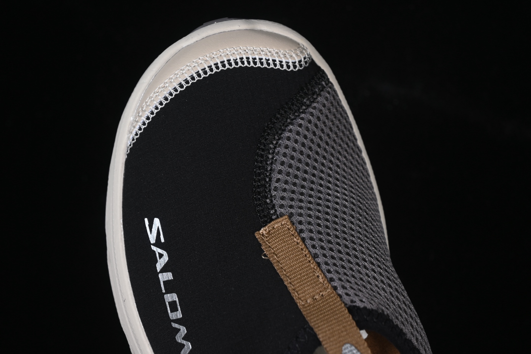 💰240纯原
Salomon RX Slide 3.0 萨洛蒙舒适百搭防磨防滑包头拖鞋 472984-20
尺码：36 36.5 37 38 38.5 39 40 40.5 41 42 42.5 43 44 HCD4