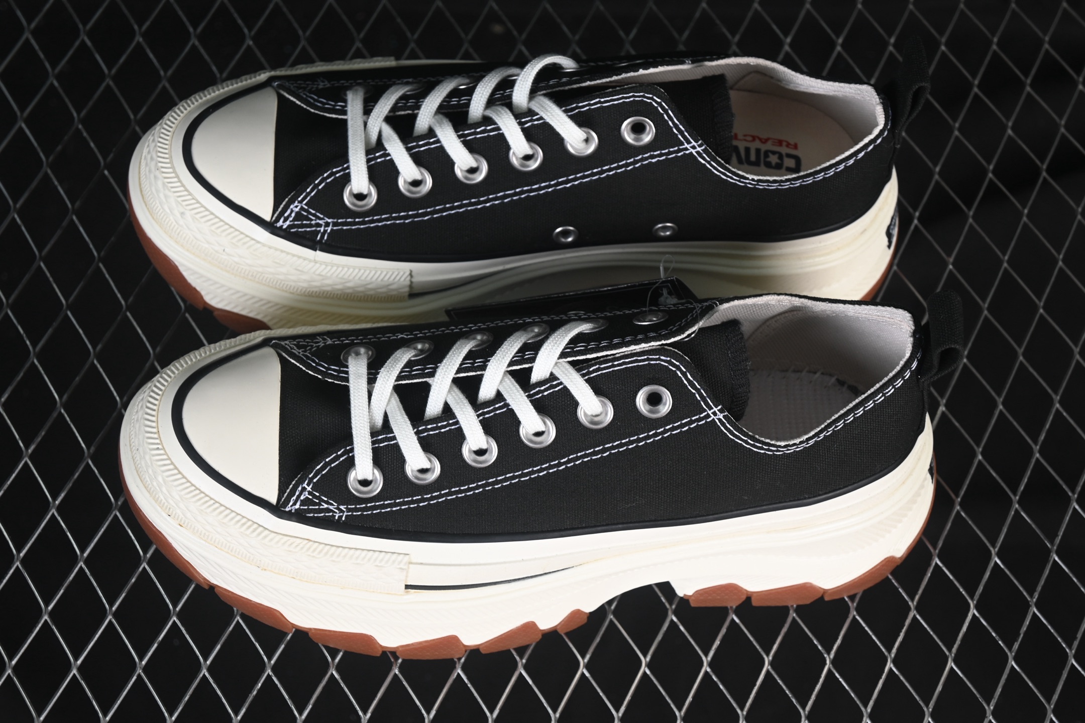 💰160纯原
 Converse Chuck Taylor All Star R Trek Wave OX 匡威复古低帮休闲板鞋 1SD039
尺码：35 36 36.5 37 37.5 38 39 39.5 40 41 41.5 42 42.5 43 44 M.C3