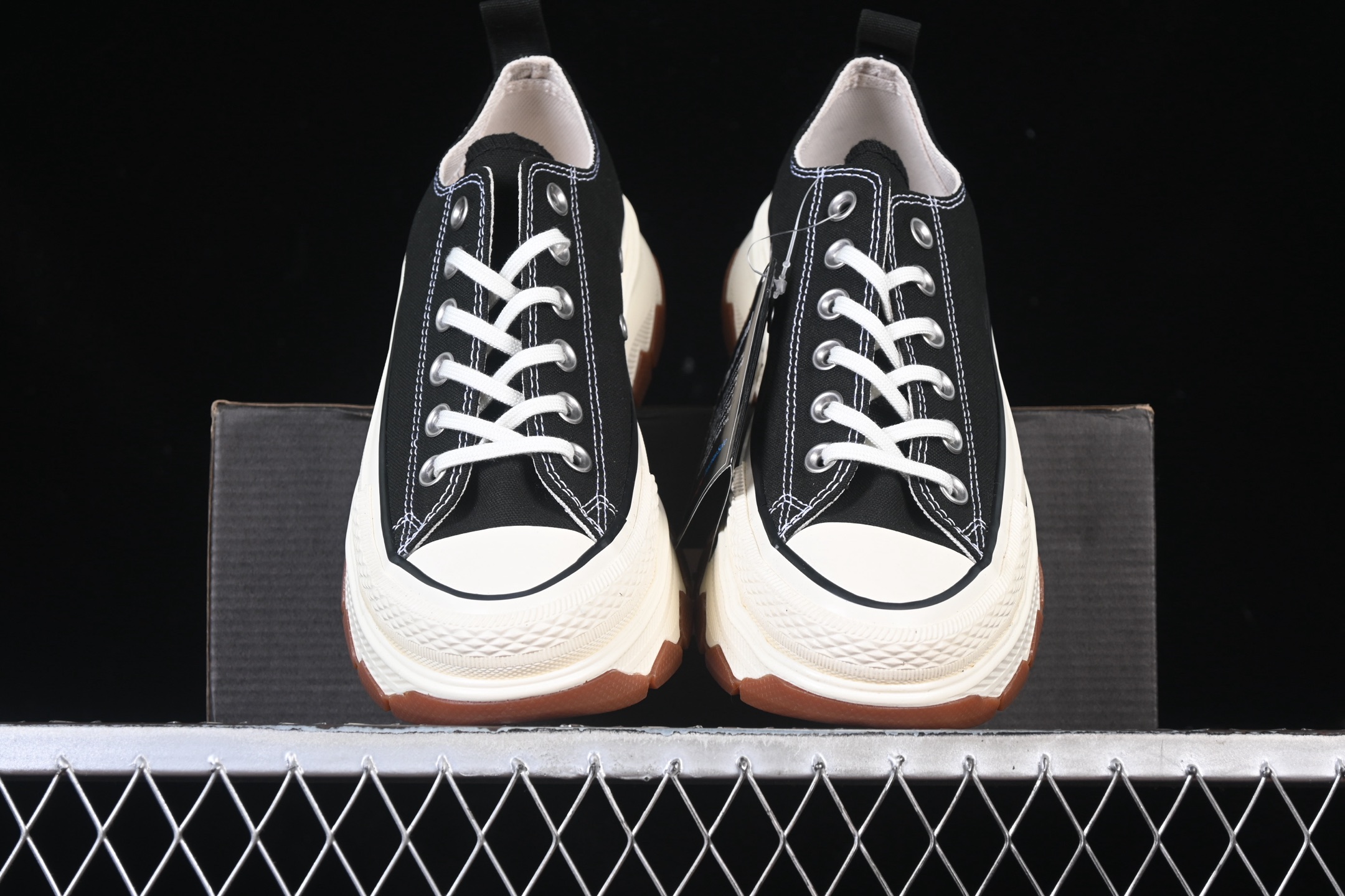 💰160纯原
 Converse Chuck Taylor All Star R Trek Wave OX 匡威复古低帮休闲板鞋 1SD039
尺码：35 36 36.5 37 37.5 38 39 39.5 40 41 41.5 42 42.5 43 44 M.C3