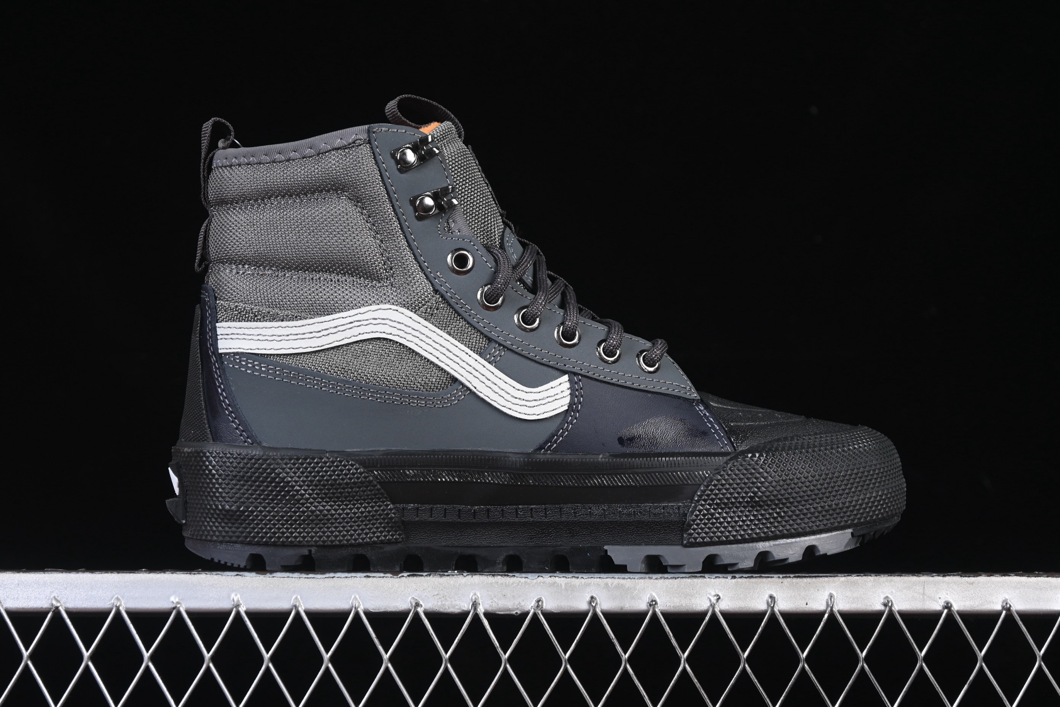 💰260纯原
 Vans Sk8-Hi Gore Te 户外探险系列圆头系带高帮户外功能休闲鞋 VN0A5I116MP
#工艺：硫化1:1（重量1:1、真标、原钢印、材质标、鞋型标、合格证）
尺码：35 36 36.5 37 38 38.5 39 40 40.5 41 42 42.5 43 44 M.C3