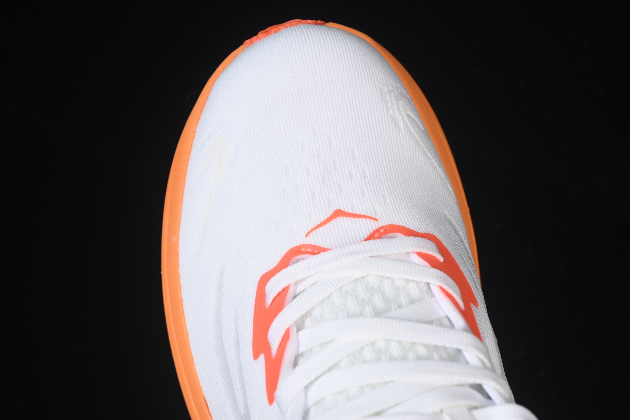 💰220纯原
HOKA ONE ONE CLIFTON 10 克里夫顿系列 轻盈透气的针织网面跑鞋 1162030 FGZ
#增强鞋面的强度和支撑性能 搭配柔软的鞋舌 让双脚在舒适包裹中跑的更加畅快 全新泡棉中底 柔软的同时增强回弹性能 为不同跑者提供更平稳流畅的脚感 带来全面的缓冲保护 根据人体工程学设计的延长拉襟 后跟处弹软的海绵填充舒适固定 避免掉跟和摩擦
尺码：36 36.5 37 38 38.5 39 40 40.5 41 42 42.5 43 44 45 G.D4